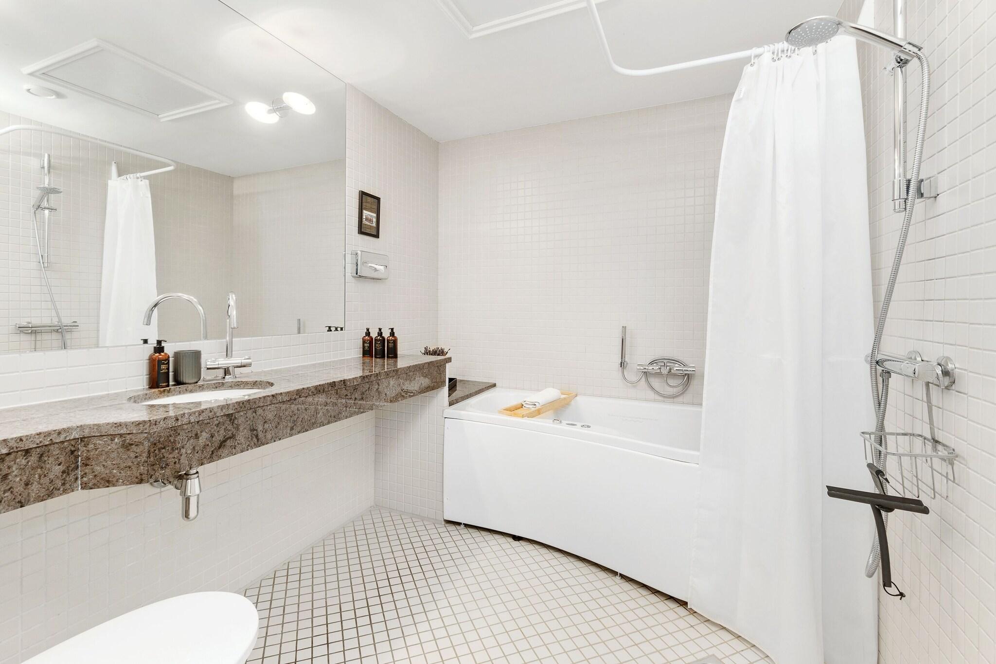 Junior Suite King Size Bed