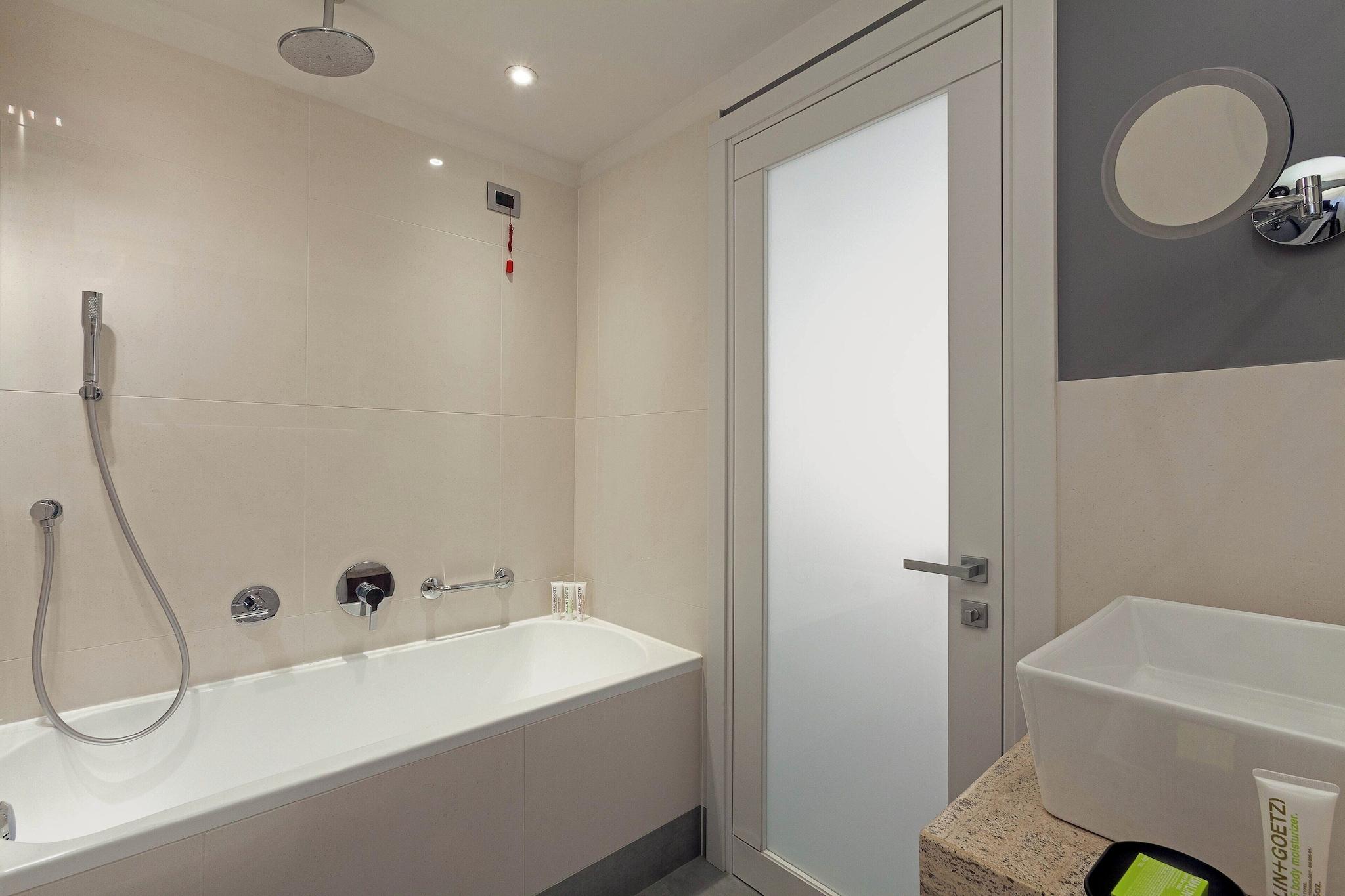 Double or Twin Superior King Bed