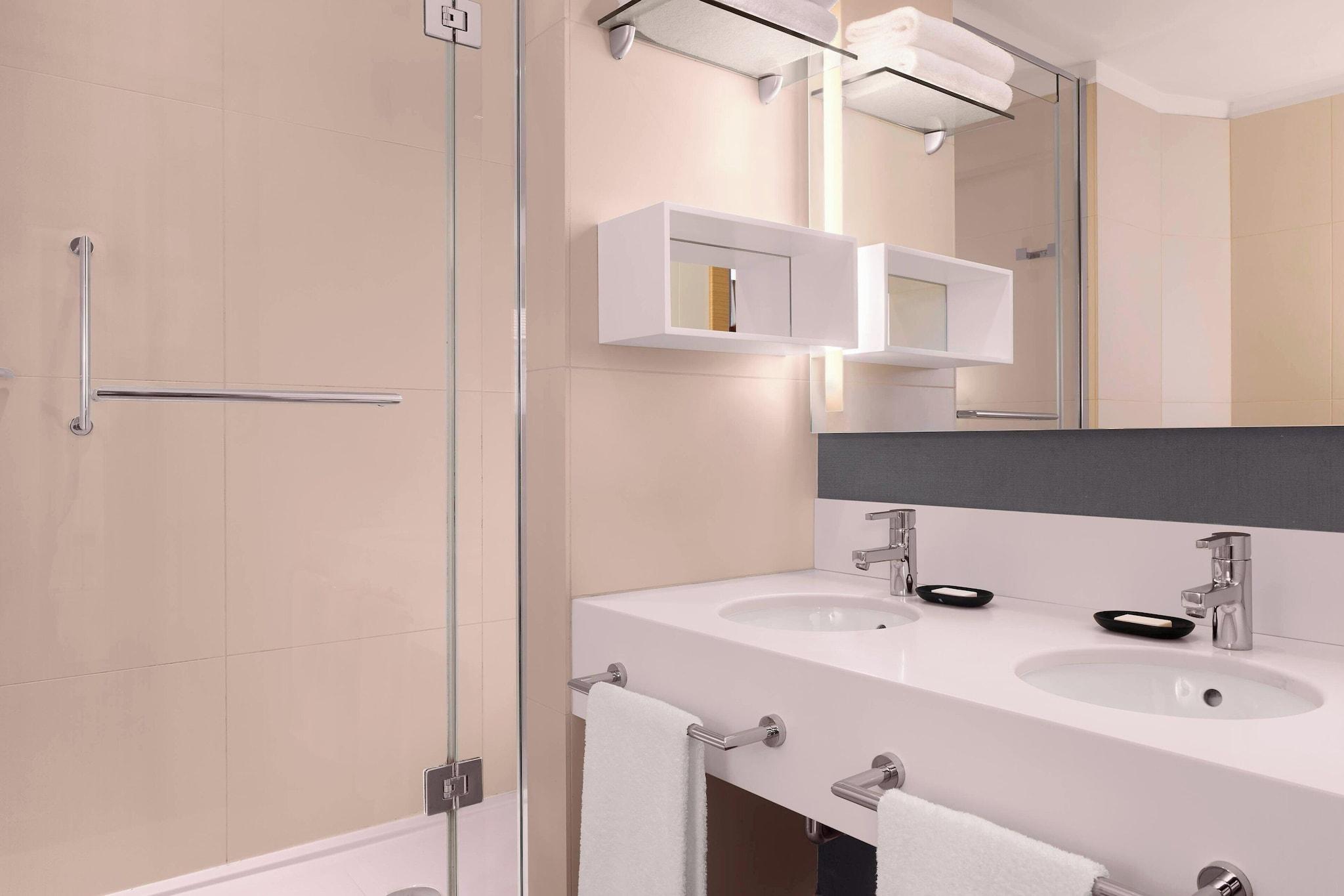 Triple Executive King Bed