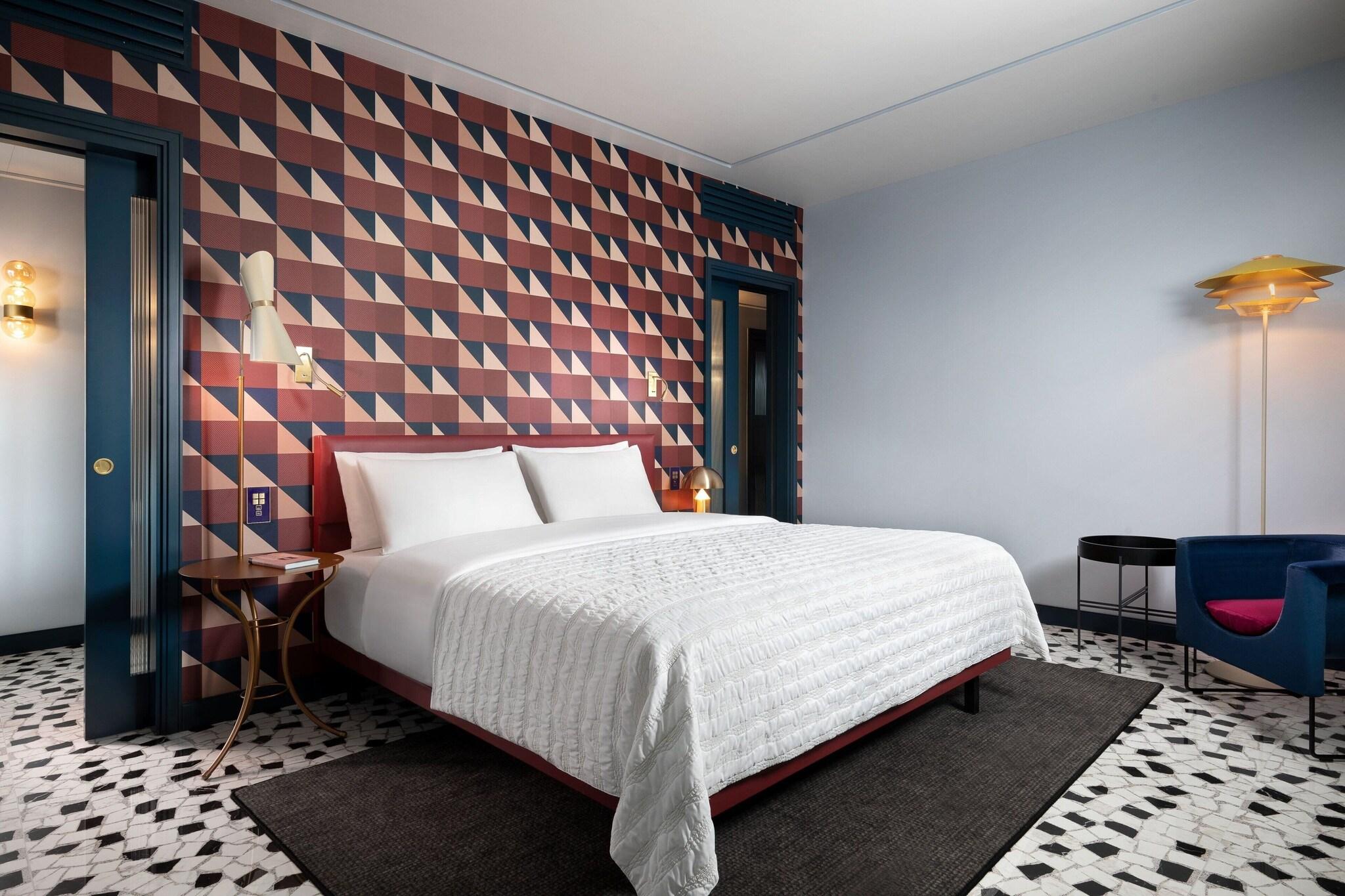 Suite City View King Bed