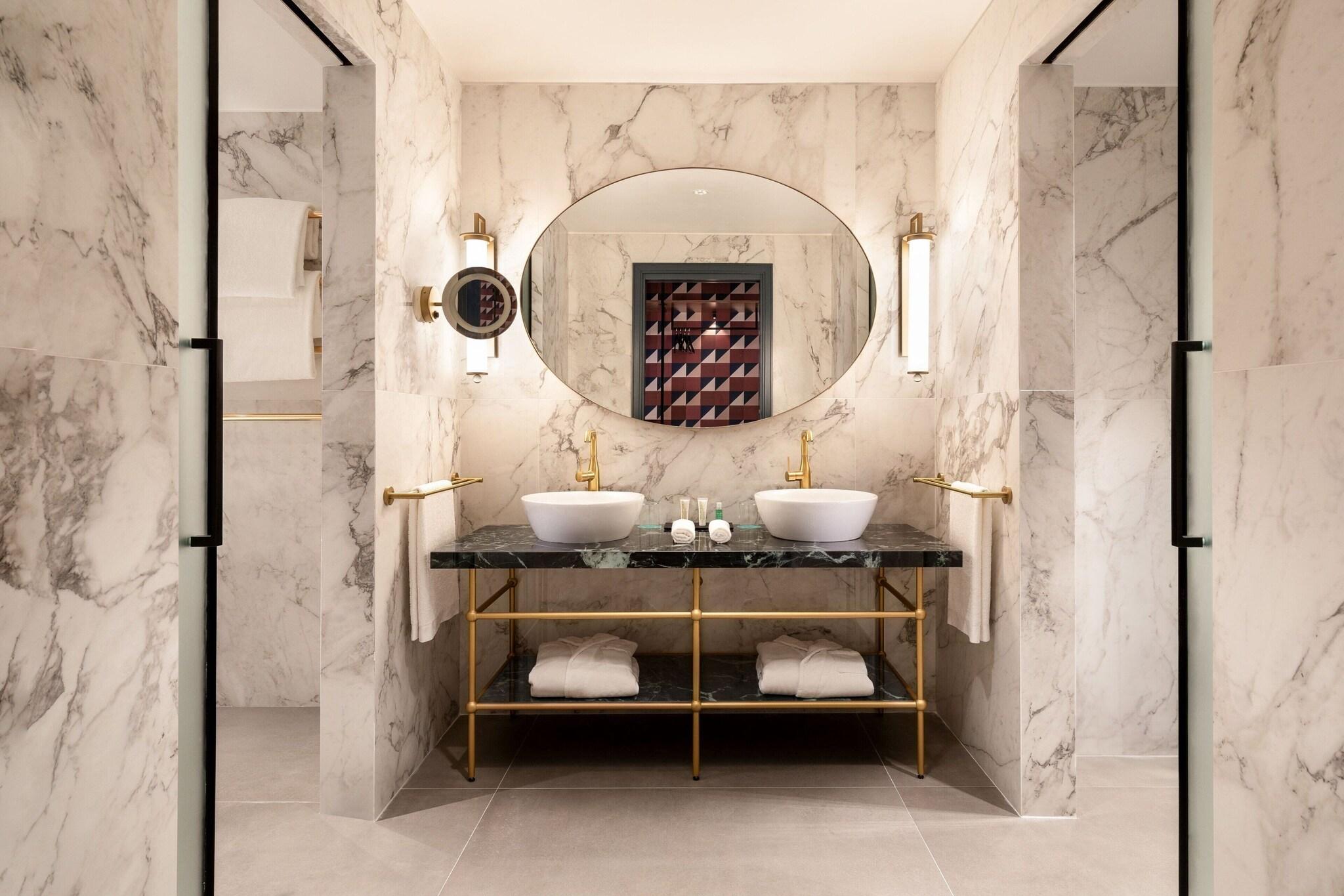 Suite City View King Bed