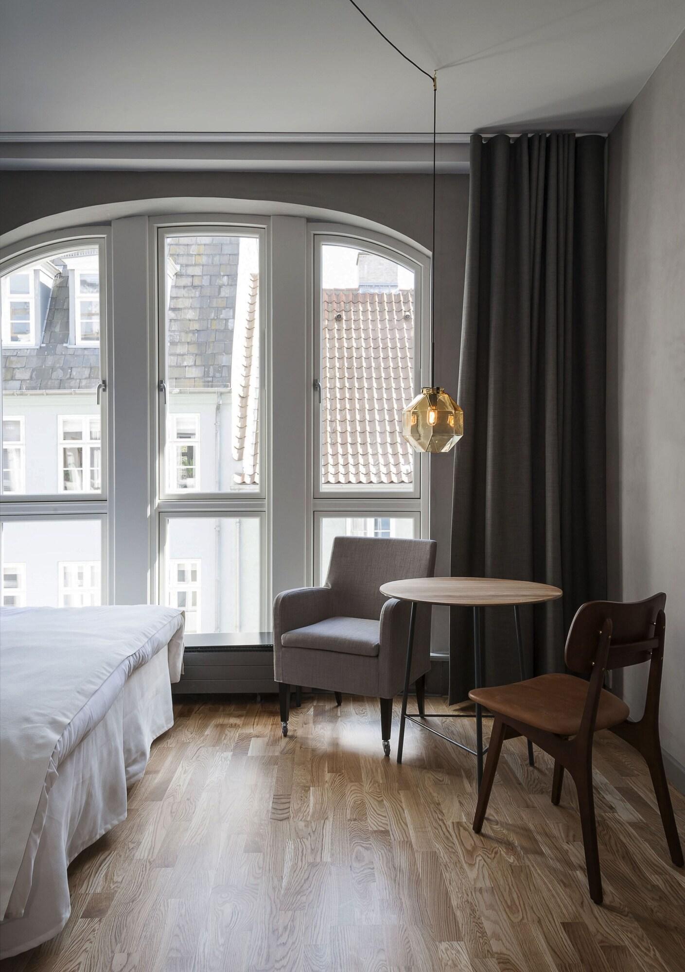 Double Deluxe Queen Bed