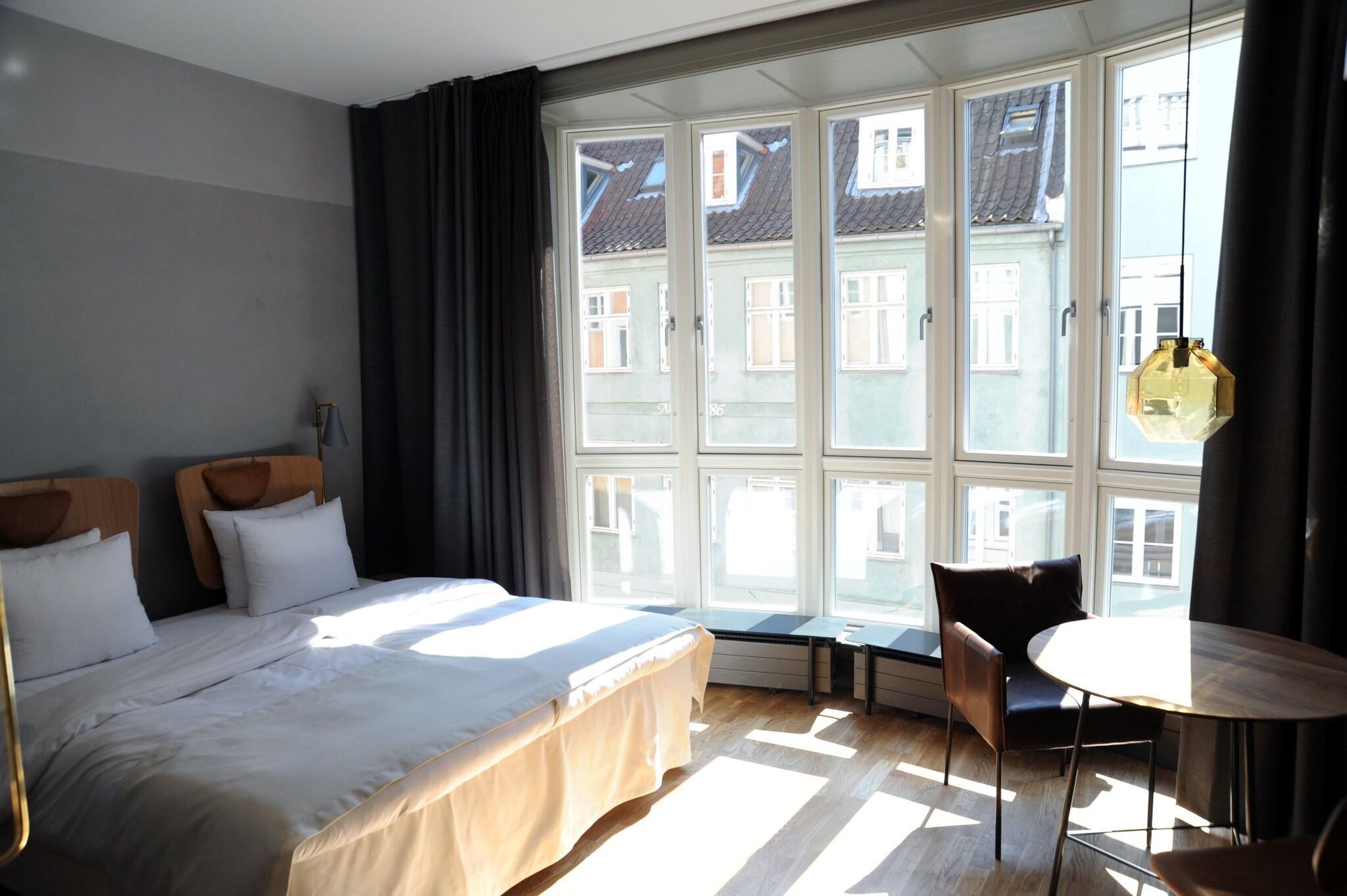 Double Deluxe Queen Bed