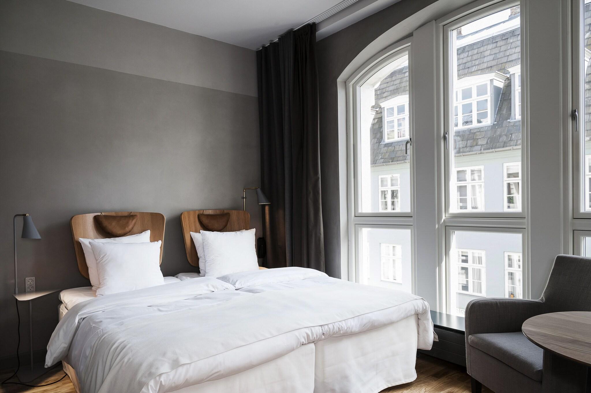 Double Deluxe Queen Bed