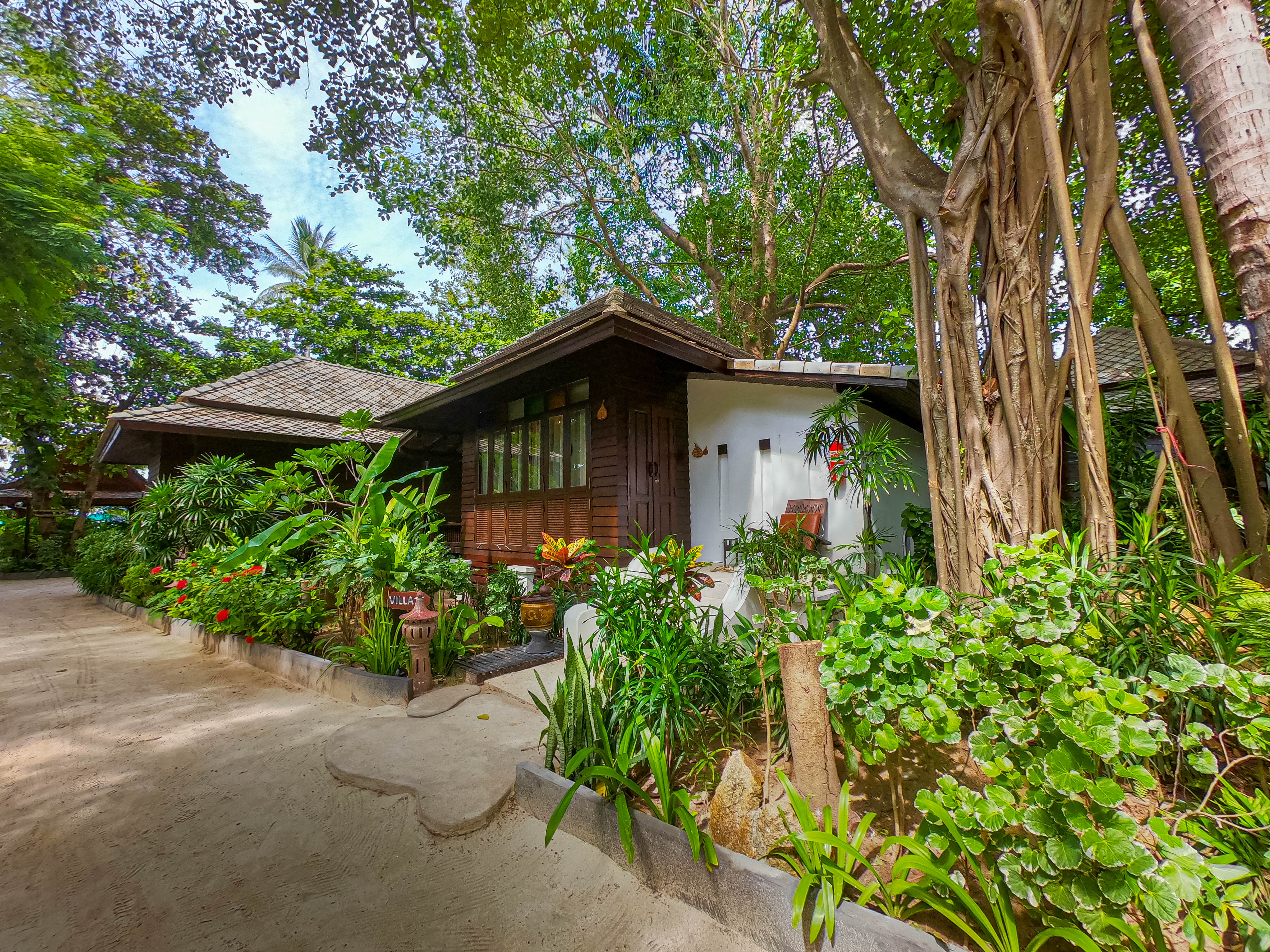Bungalow Garden View