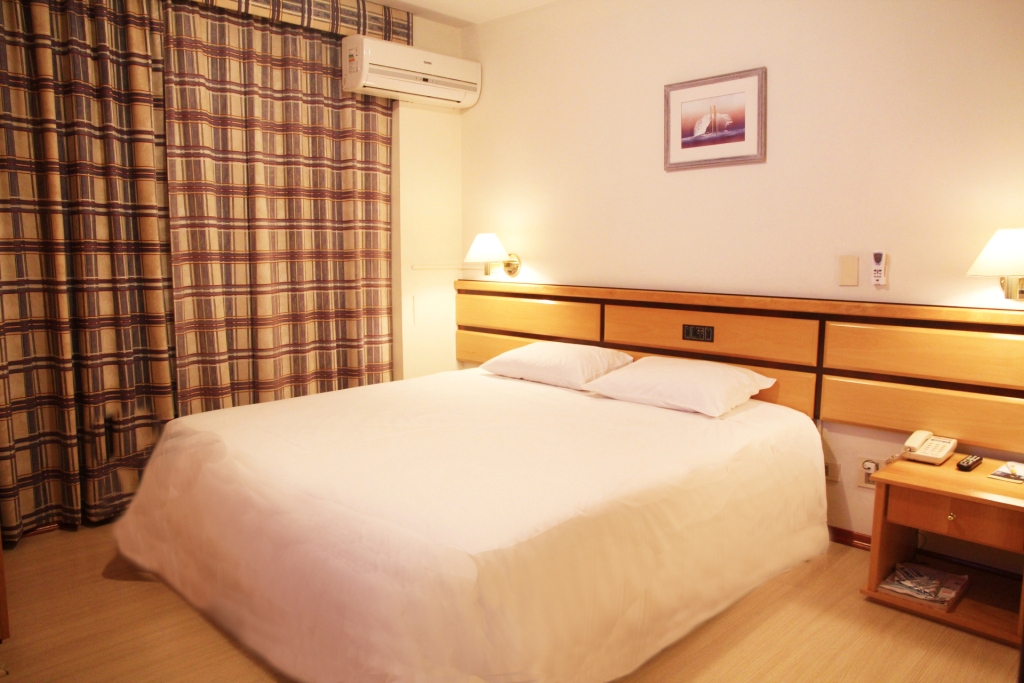 Quadruple One Bedroom One Bathroom