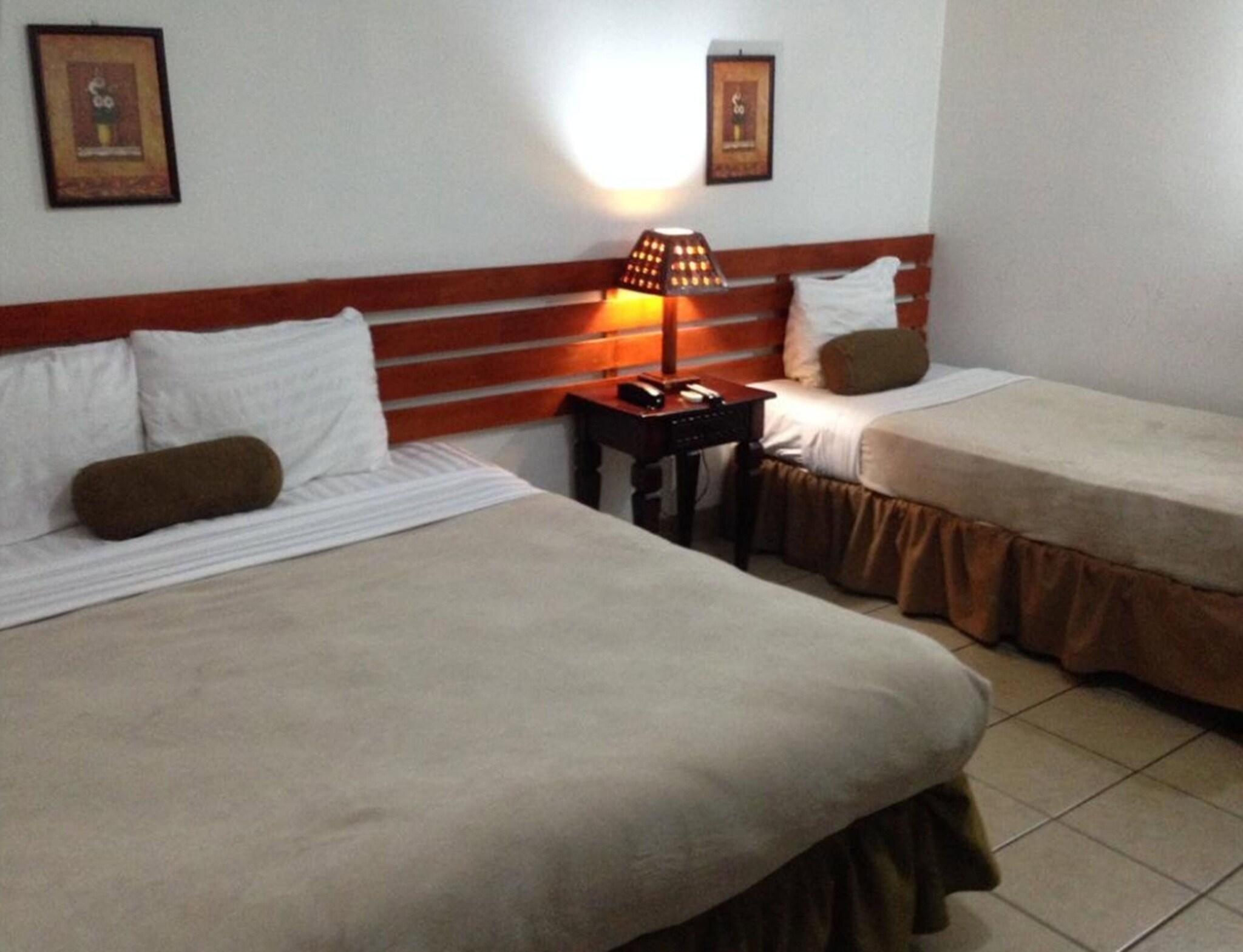 Single Pool View King Bed