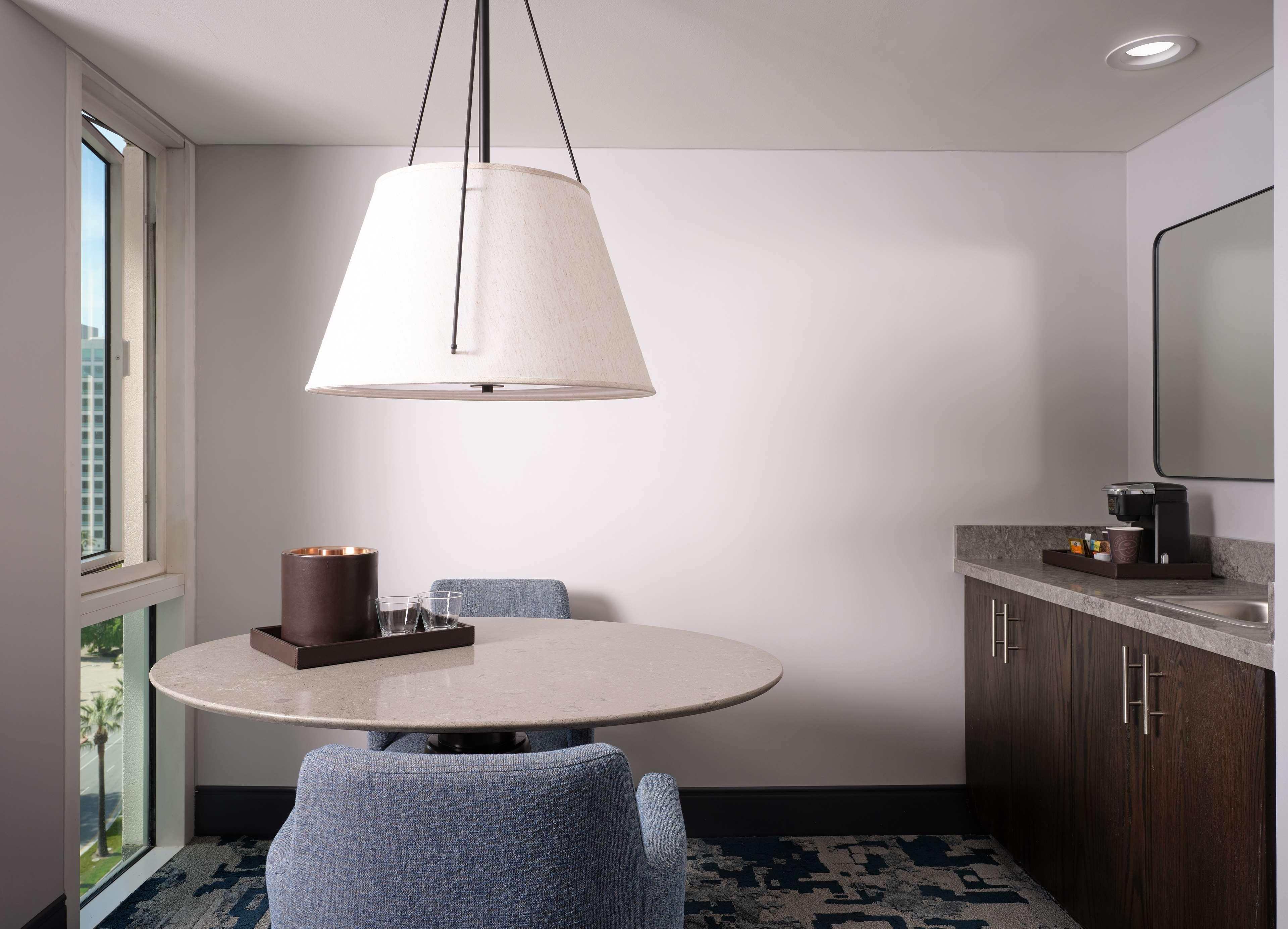 Suite Accessible King Size Bed