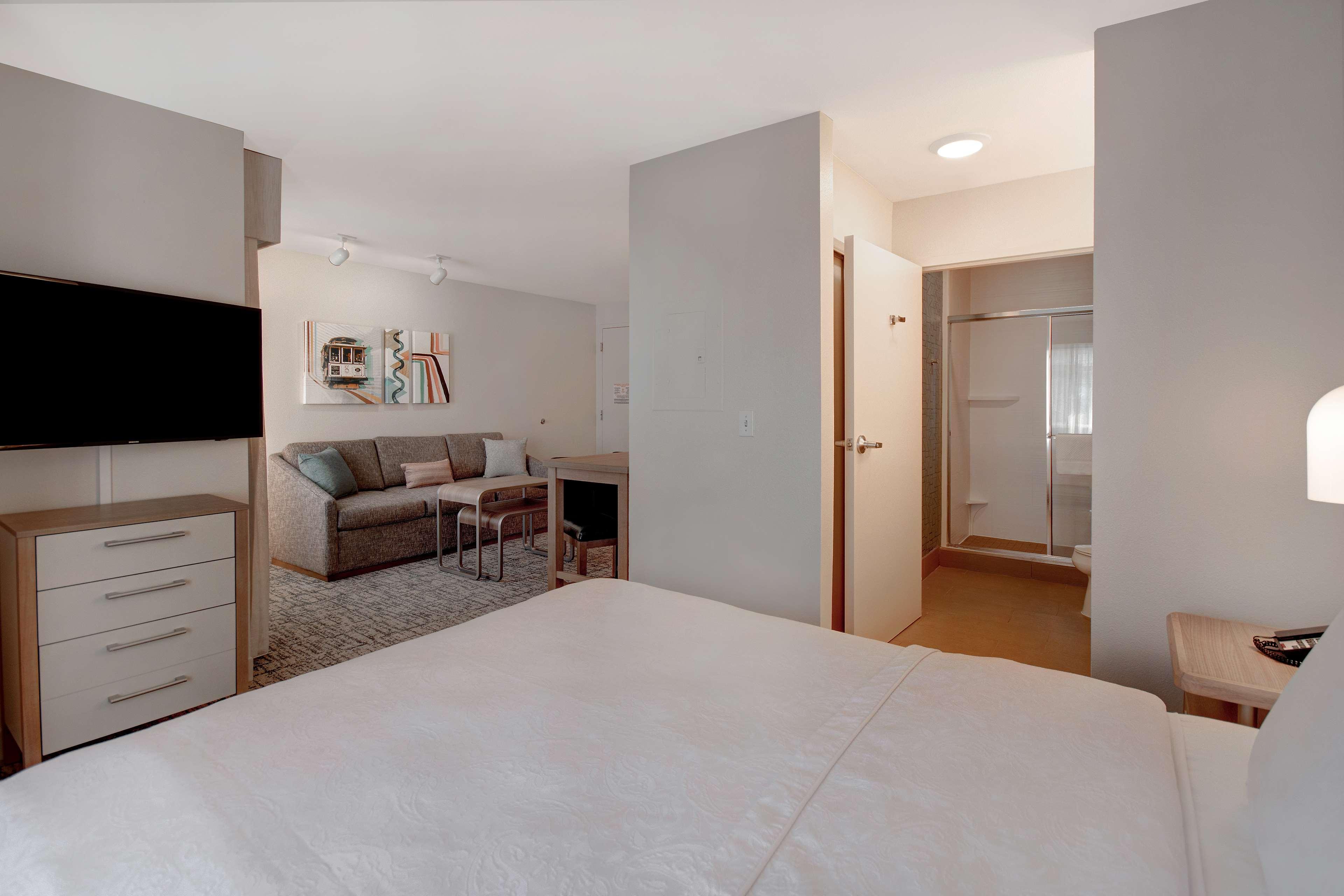 Studio Queen Size Bed