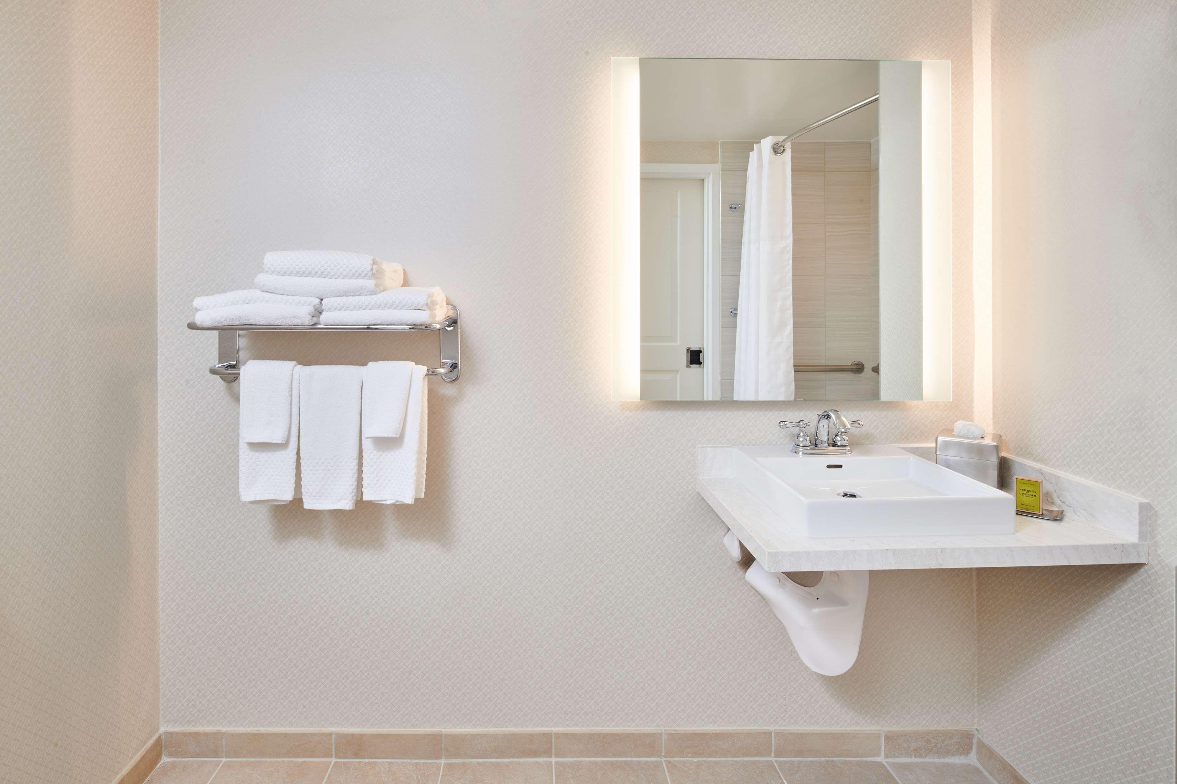 Double King Bed Non Smoking