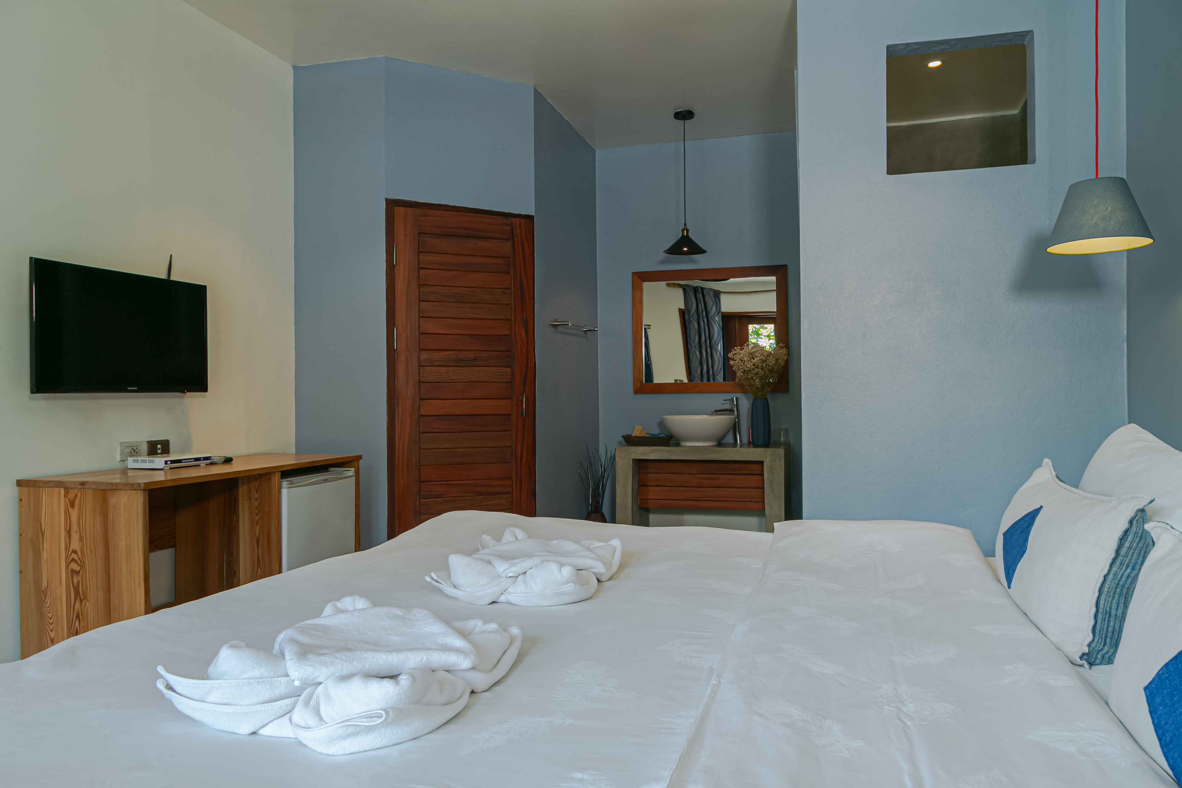 Double Deluxe One Bed