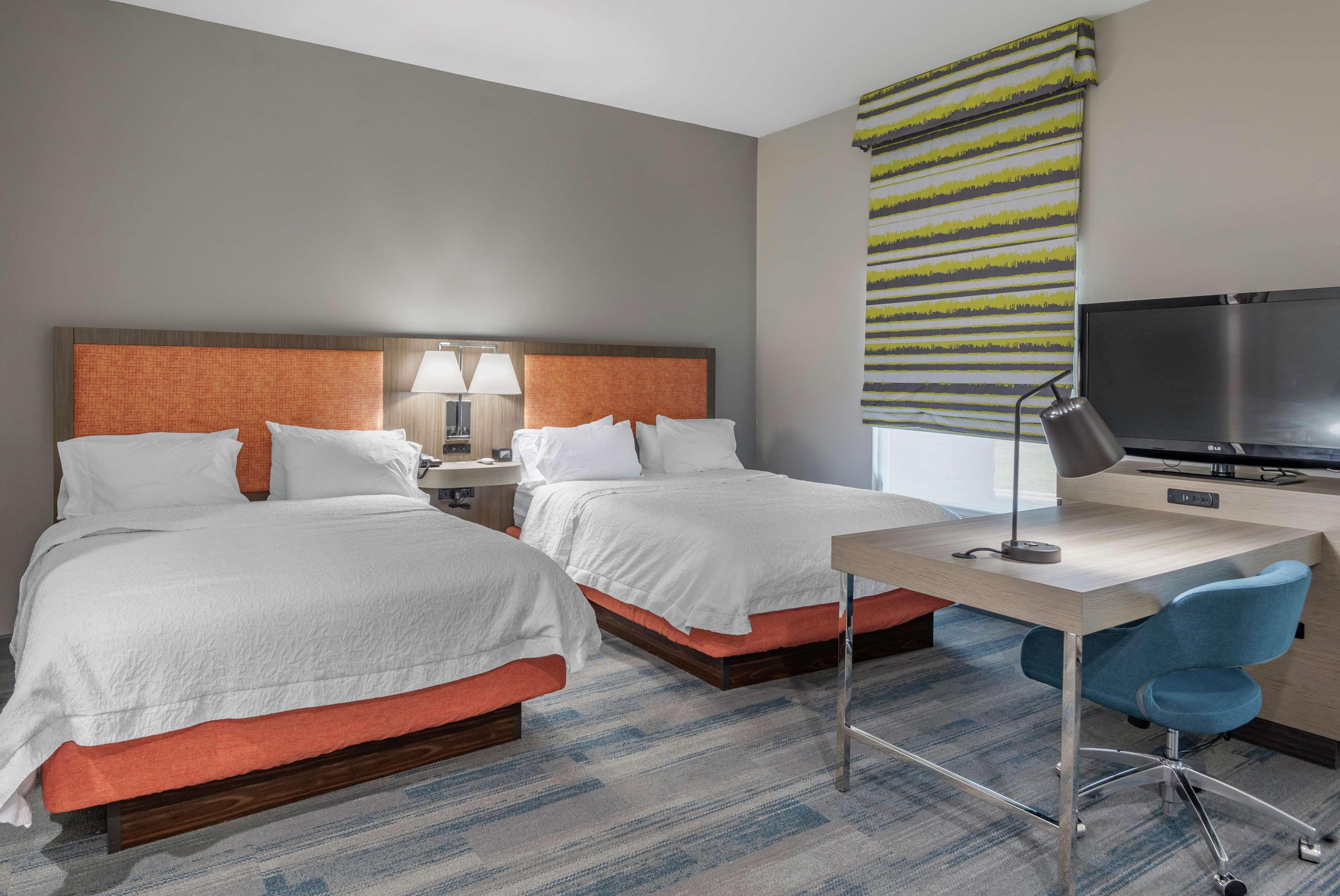 Studio Two Queen Beds Non Smoking