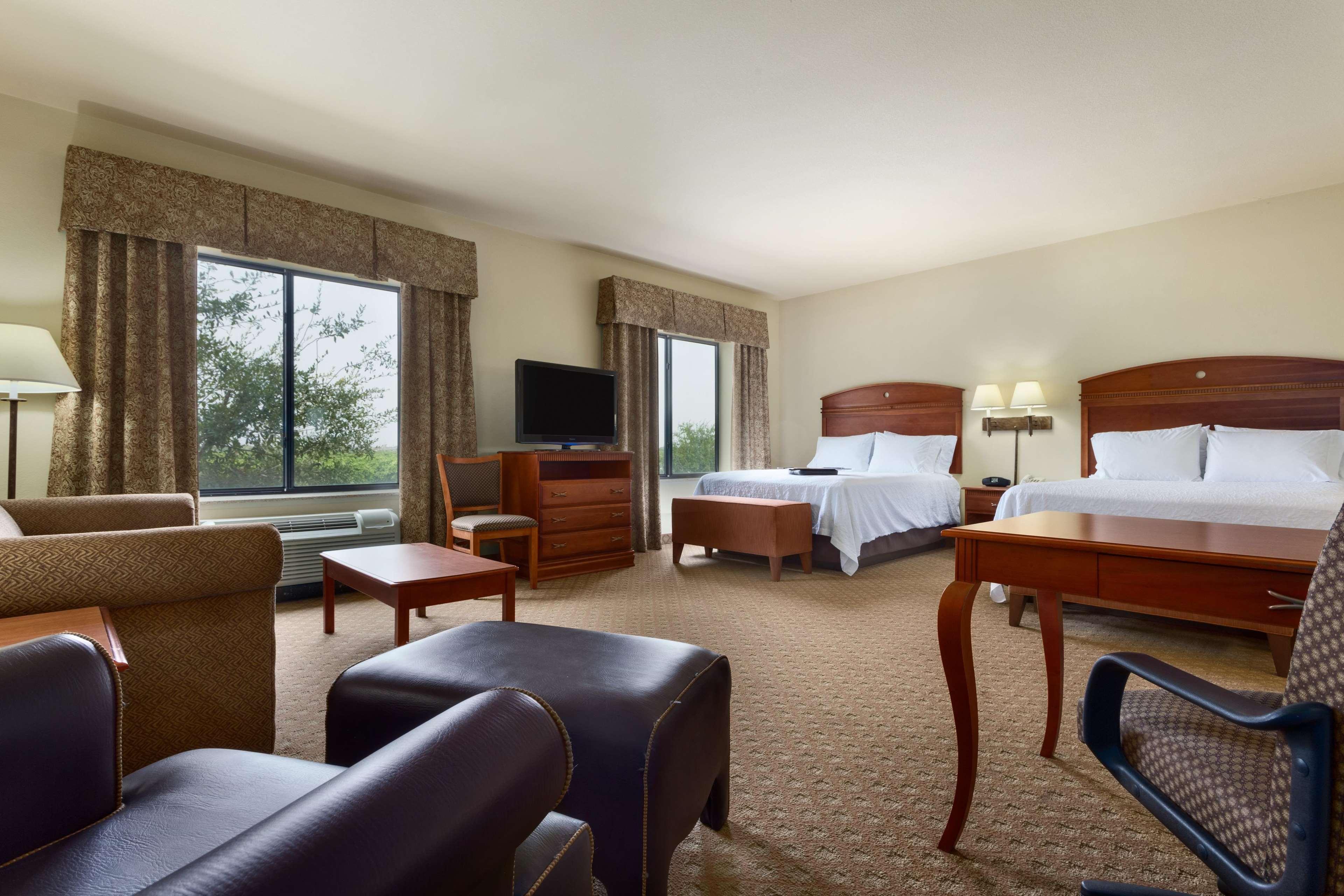 Studio Two Queen Beds Non Smoking