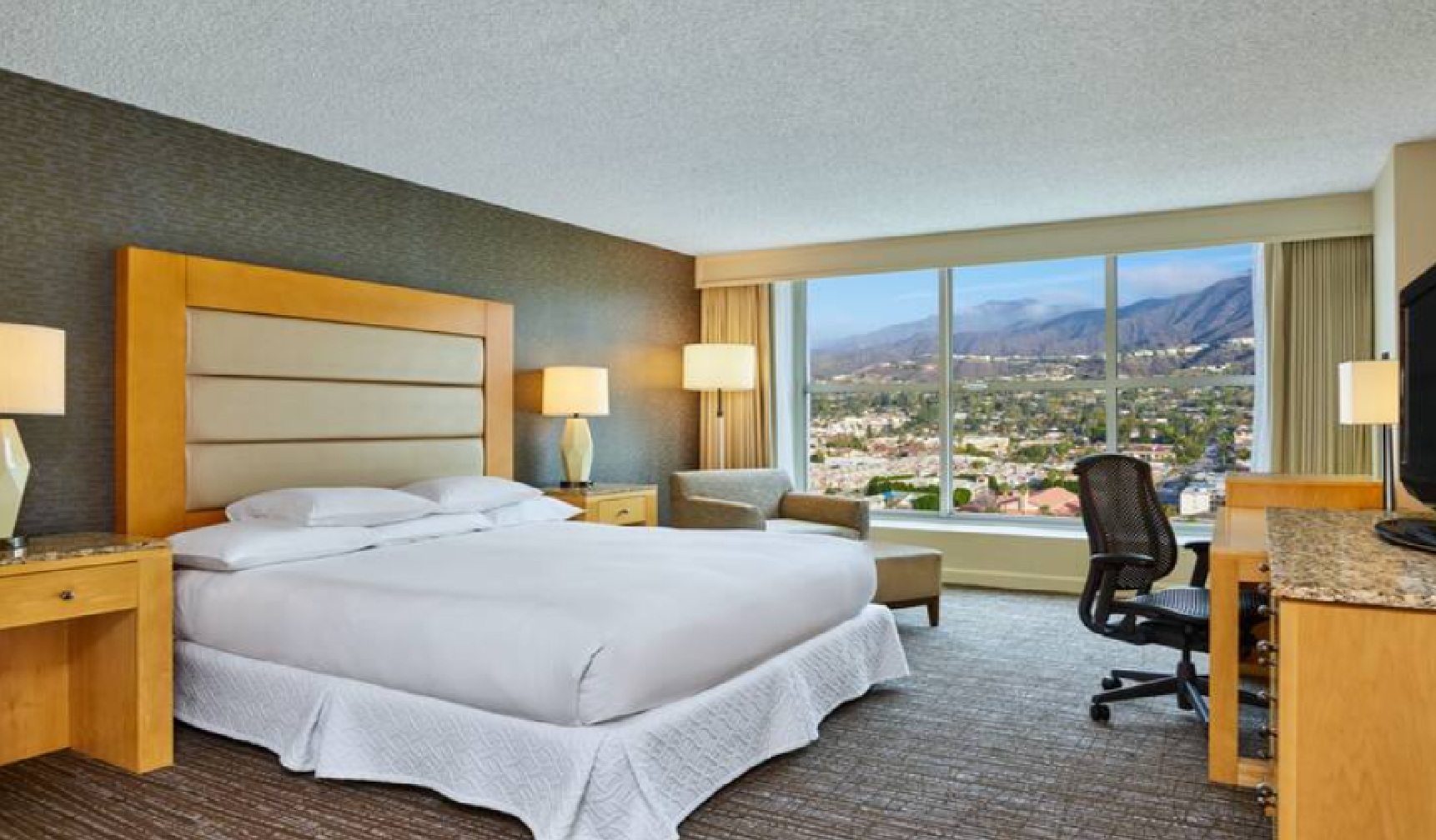 Suite King Size Bed