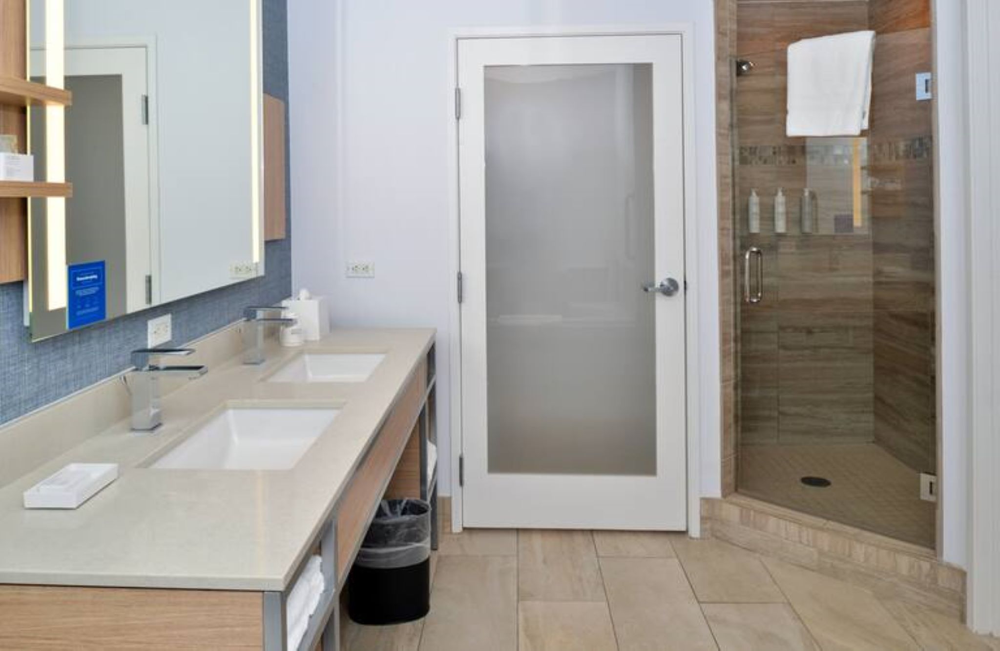 Double King Bed with Jacuzzi