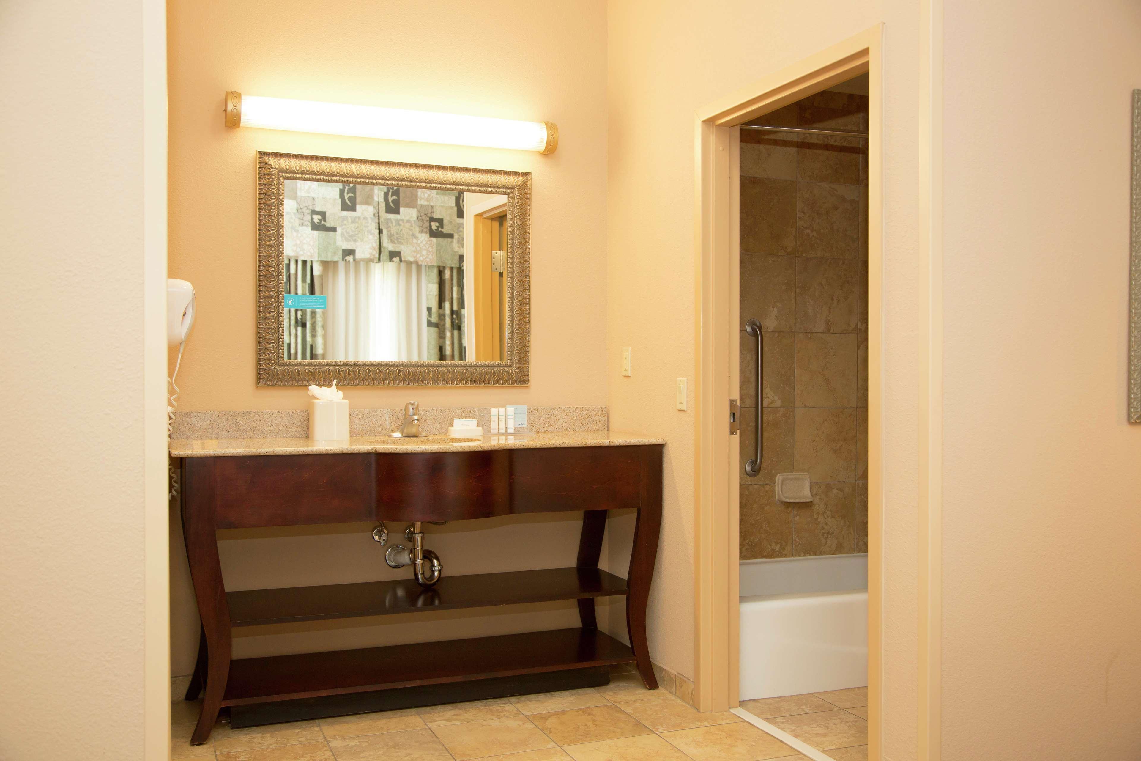 Studio Two Queen Beds