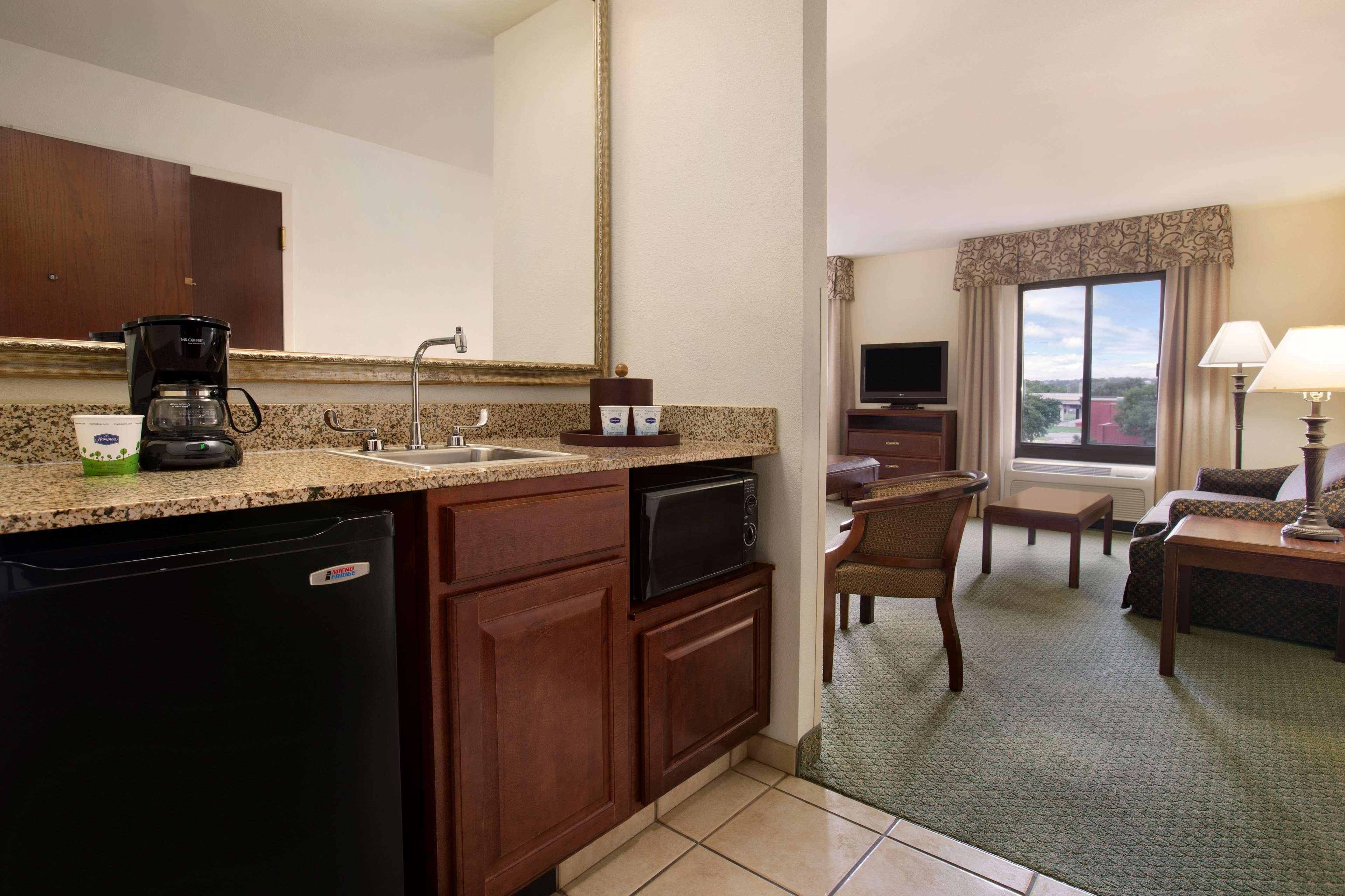 Studio Two Queen Beds Non Smoking