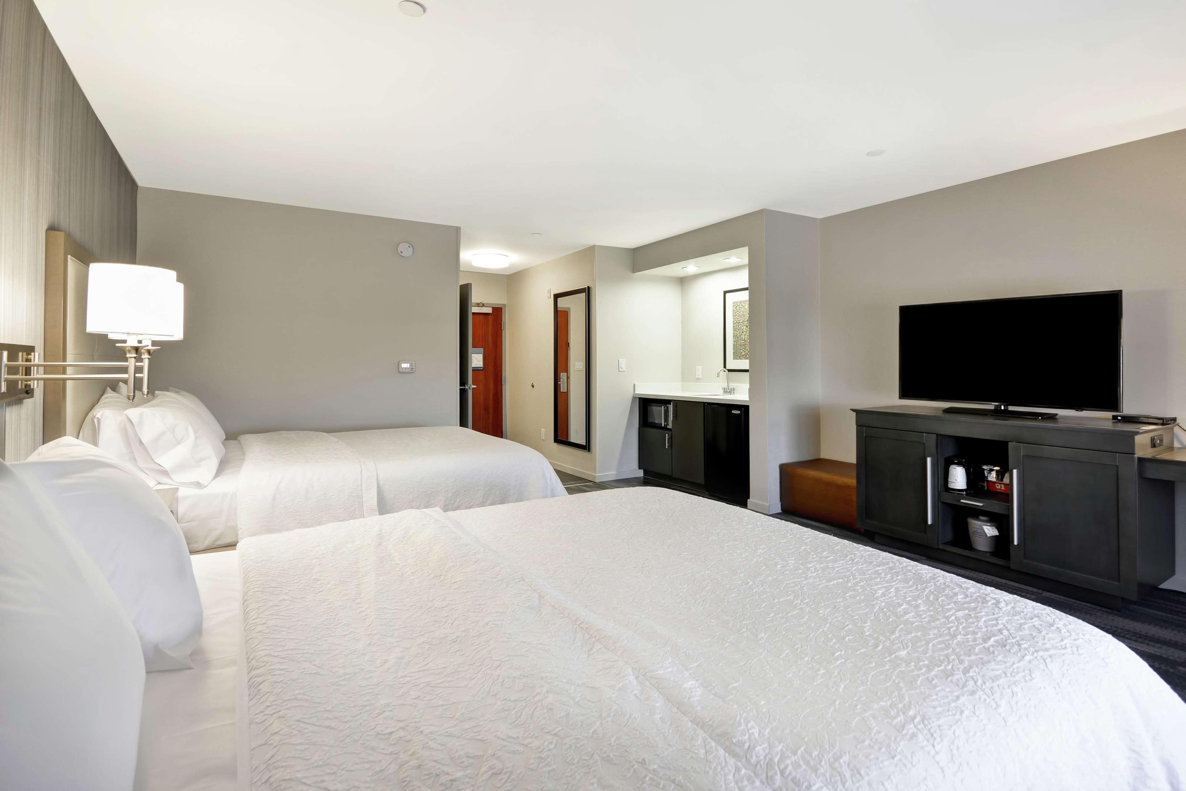 Studio Two Queen Beds