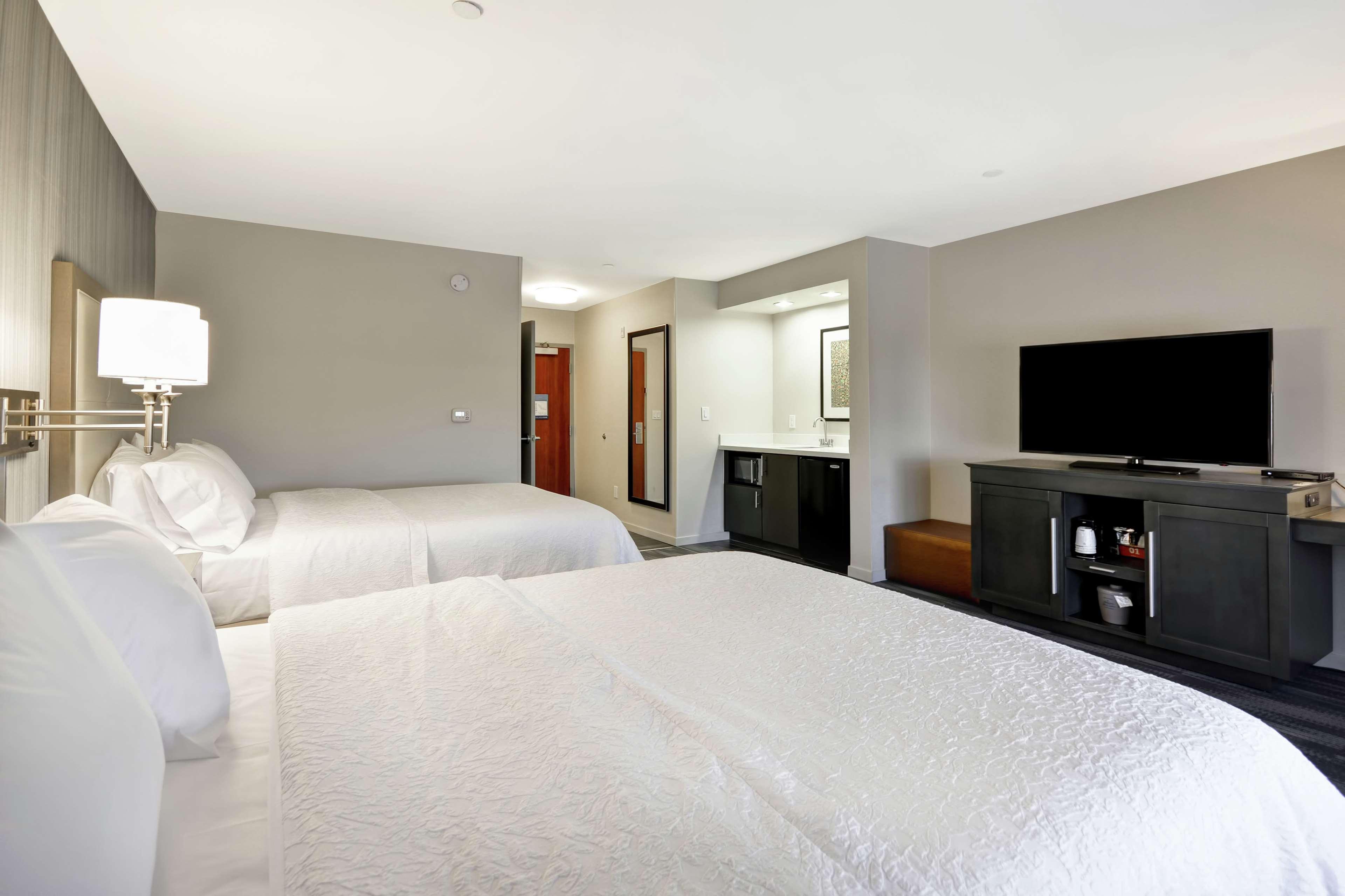 Studio Two Queen Beds