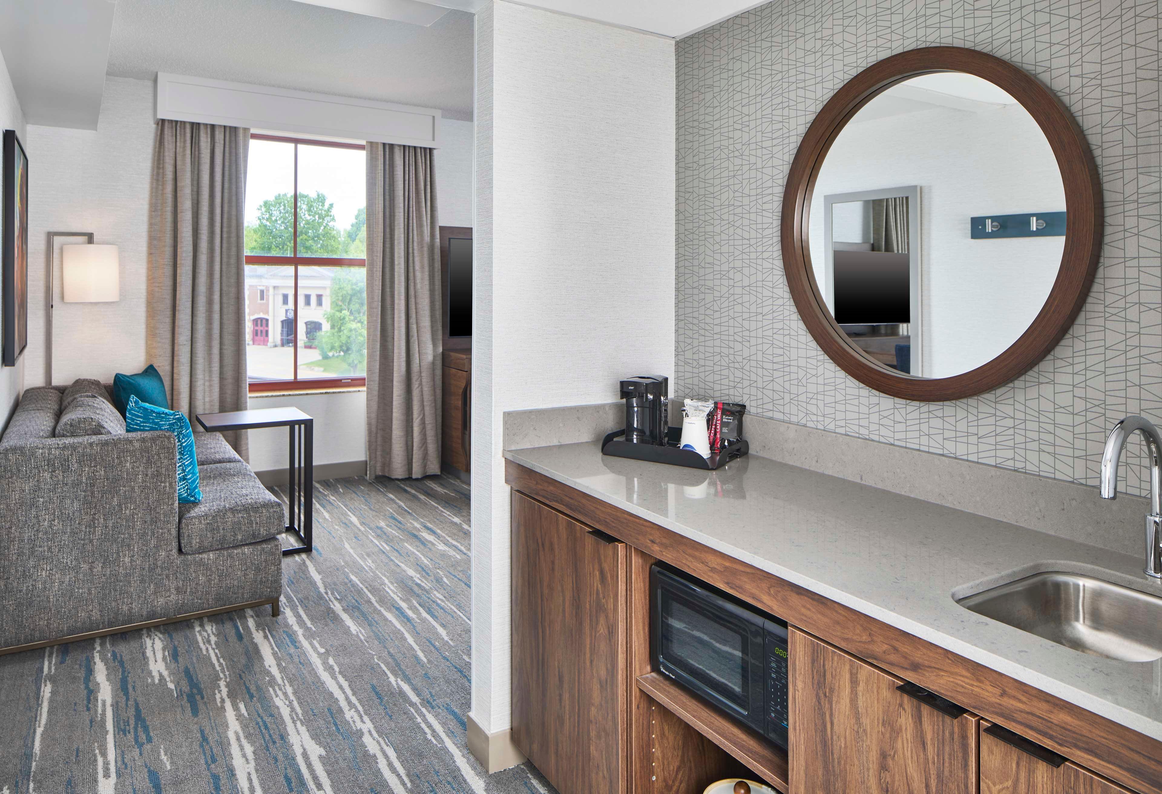 Studio Two Queen Beds Non Smoking