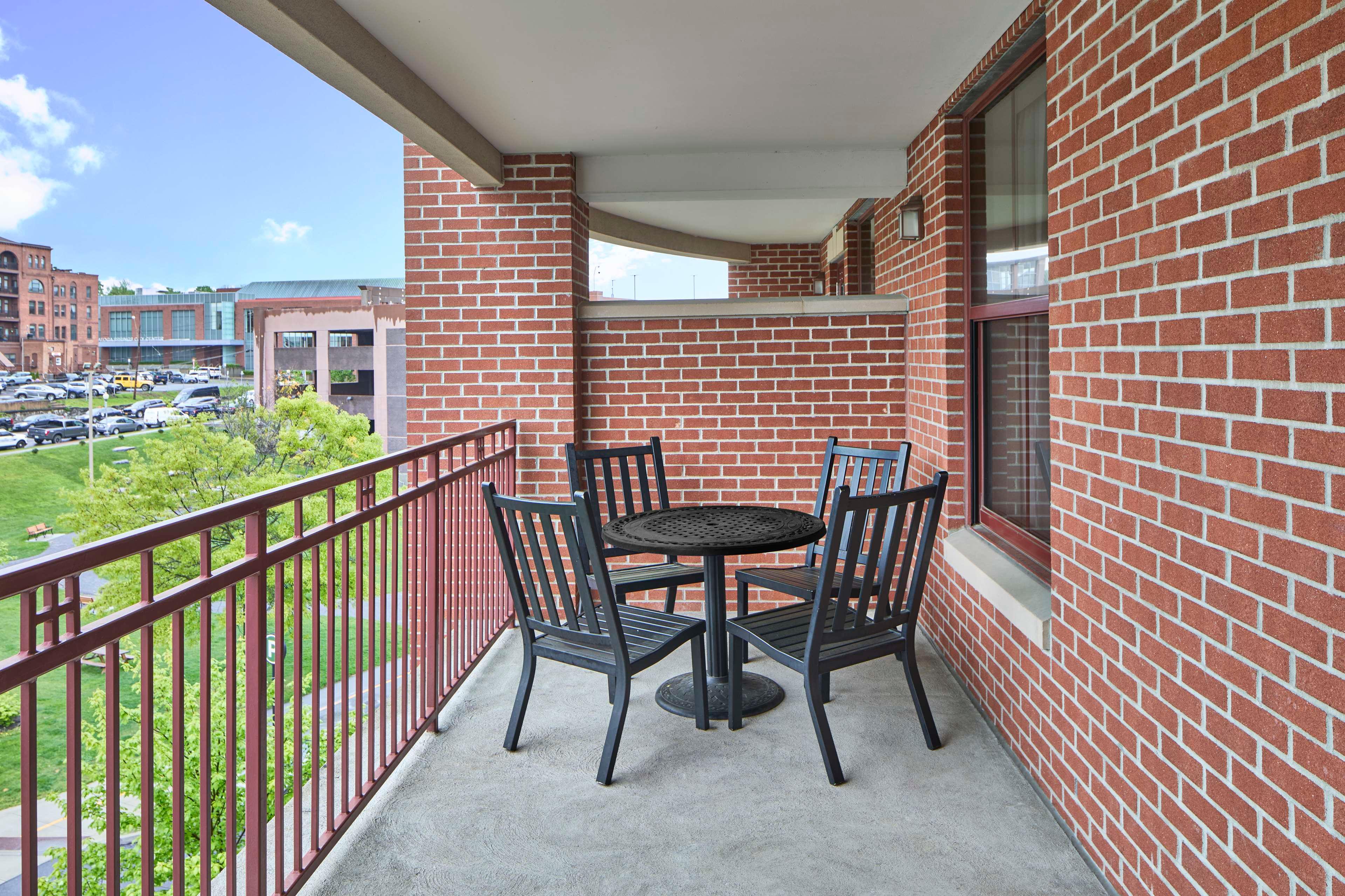 Studio Two Queen Beds