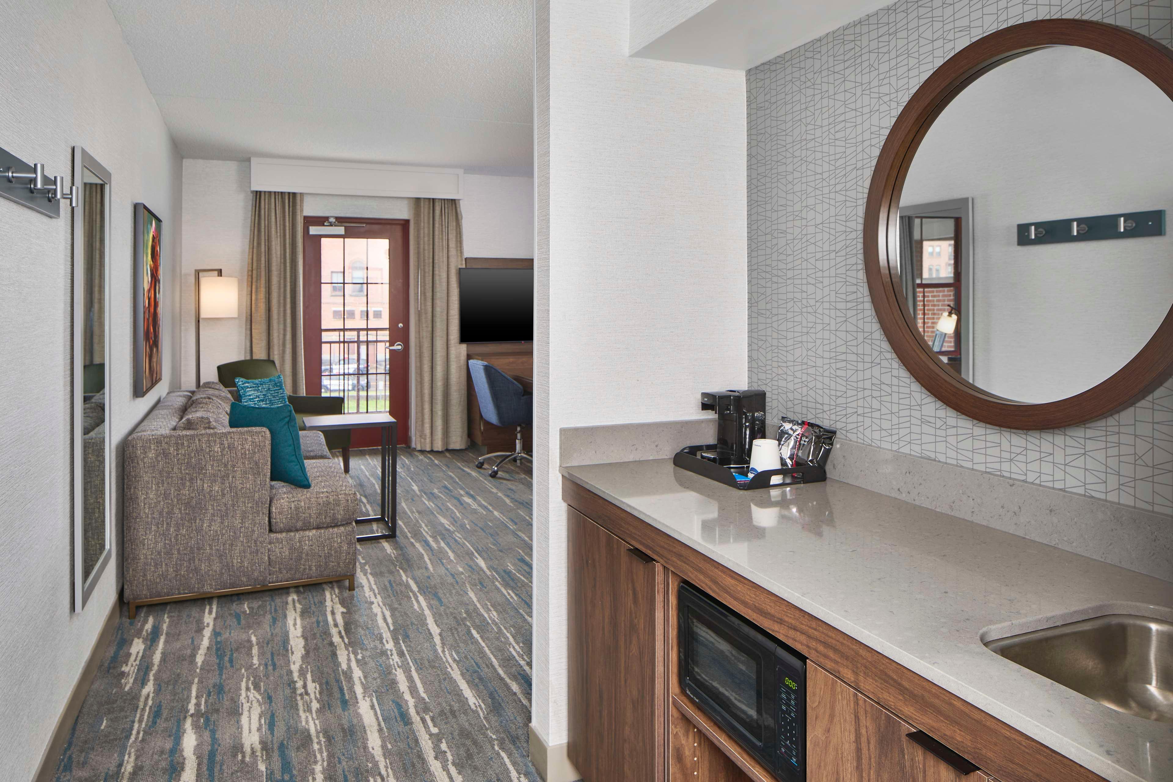 Studio Two Queen Beds