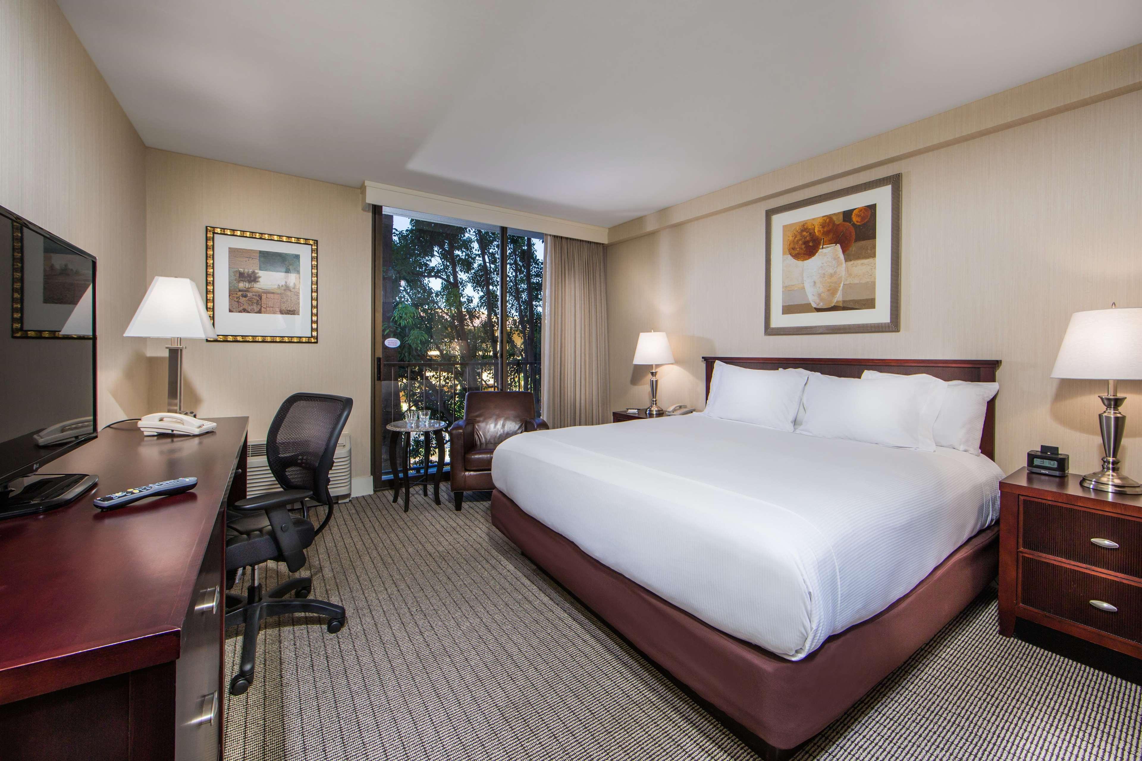 Double Deluxe King Bed