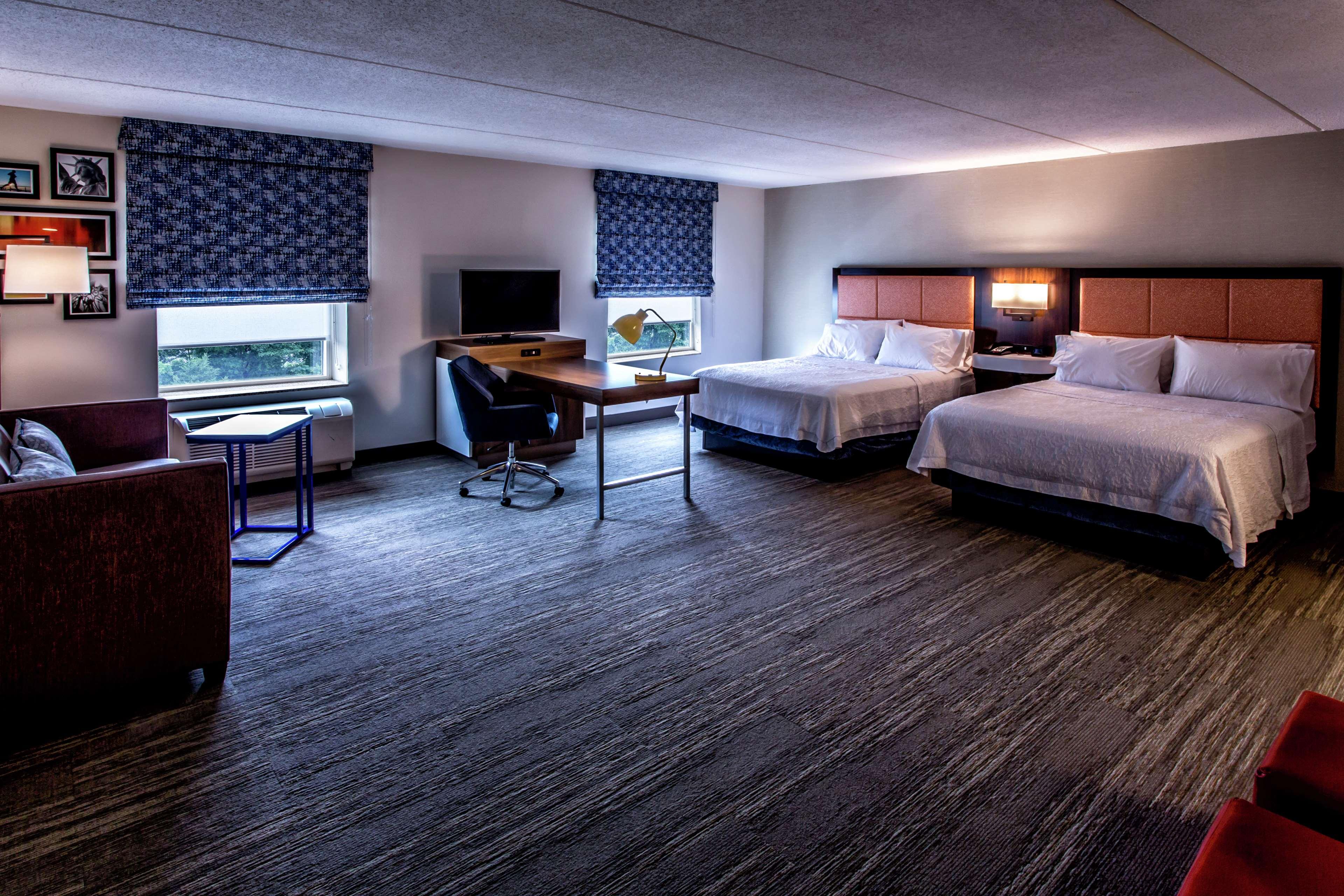 Studio Two Queen Beds