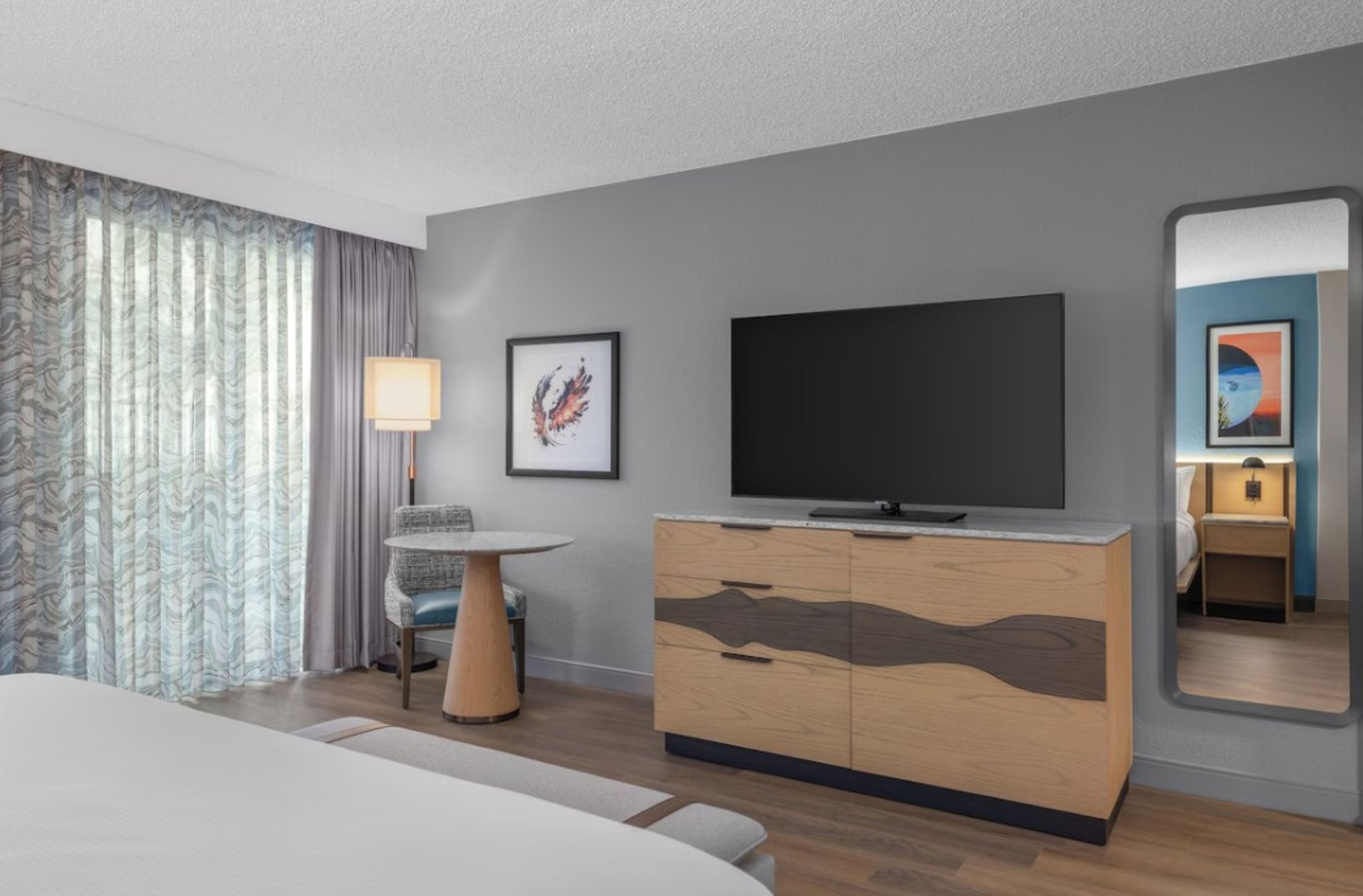 Suite Accessible King Size Bed