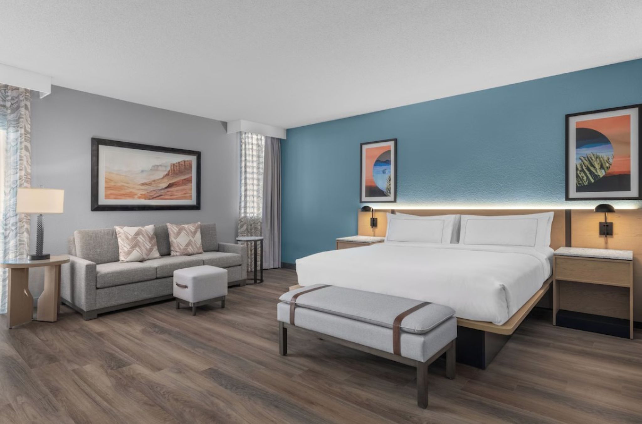 Suite Accessible King Size Bed