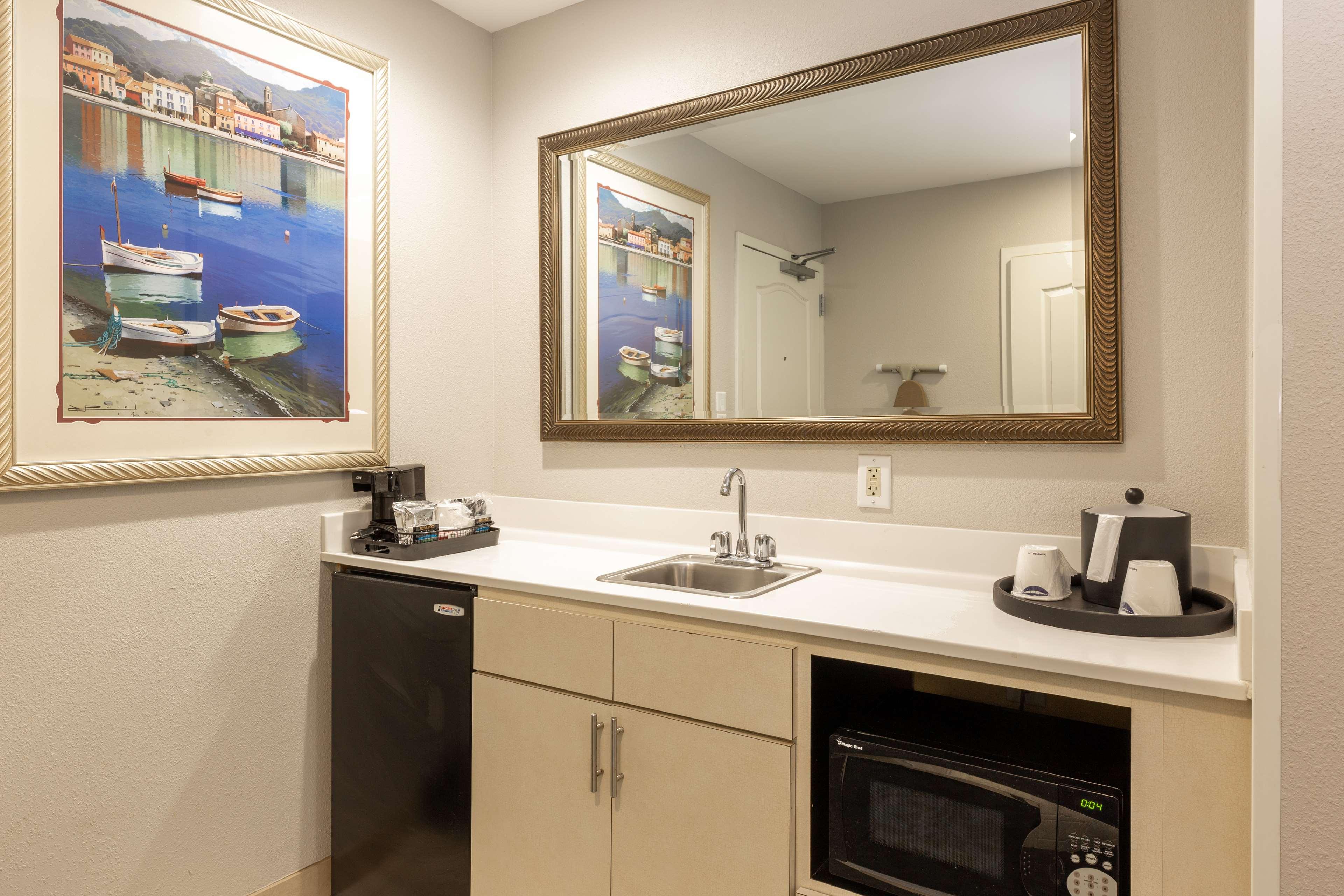 Suite Two Queen Beds