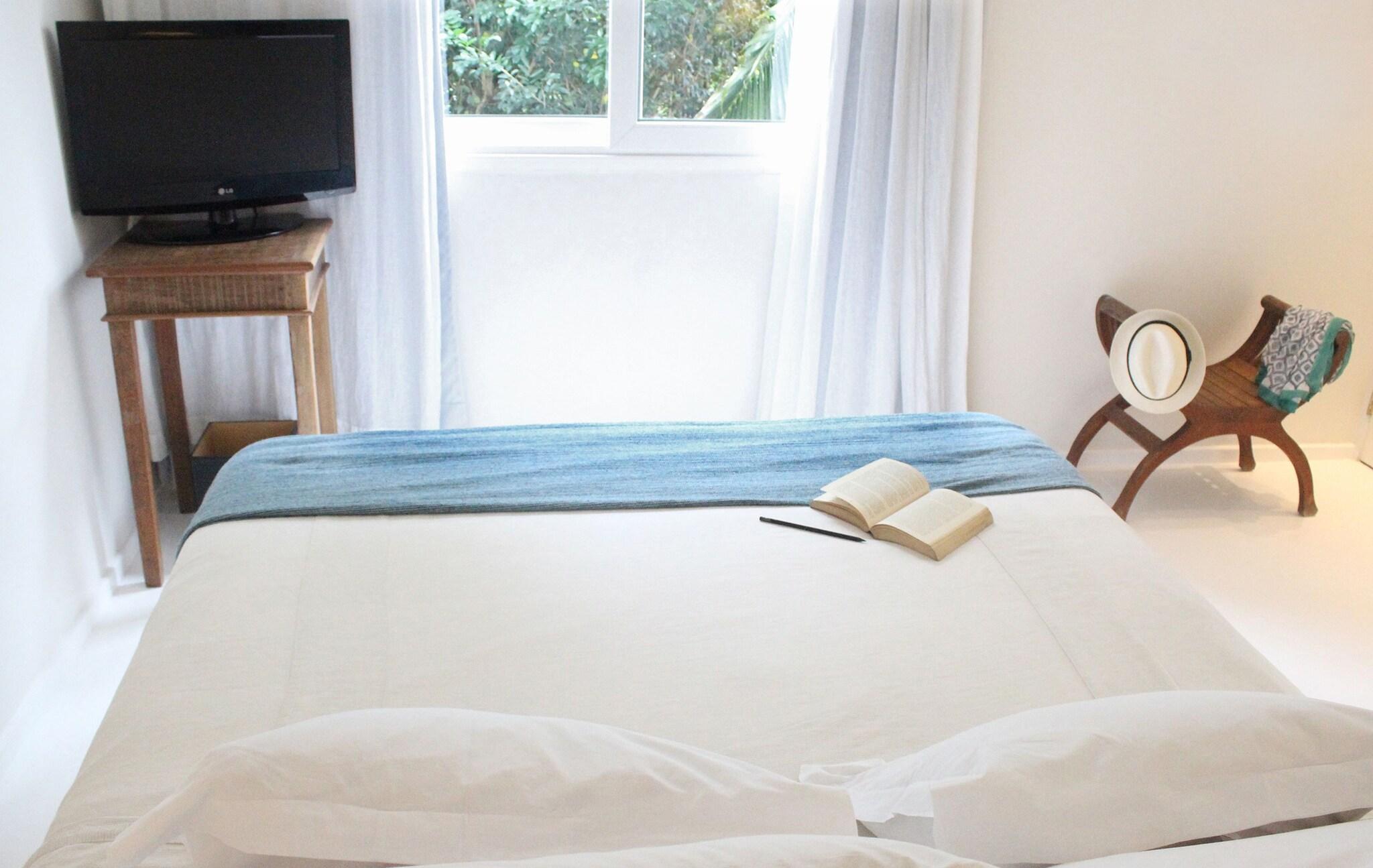 Double Queen Size Bed