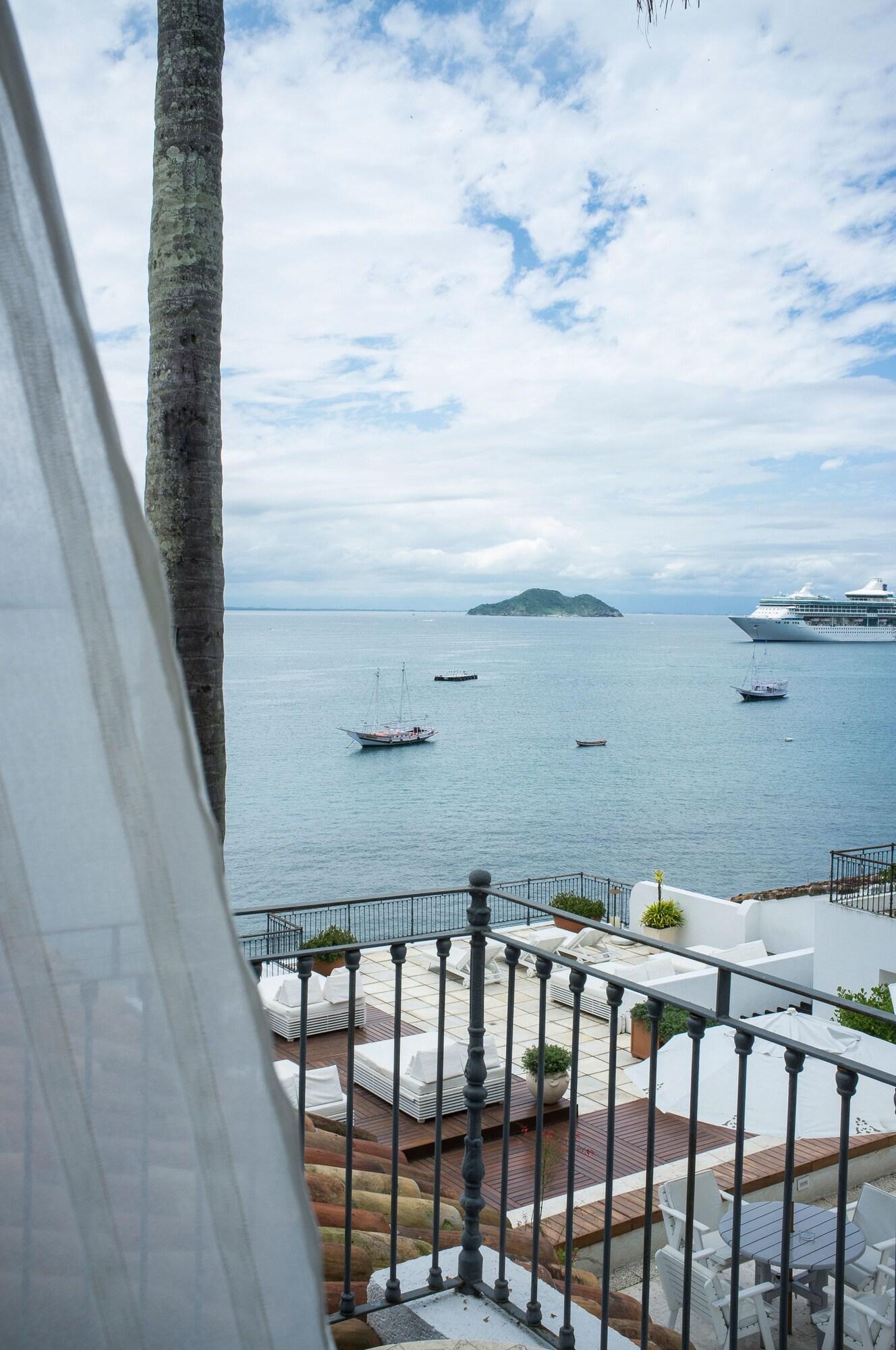 Junior Suite Ocean View Queen Bed