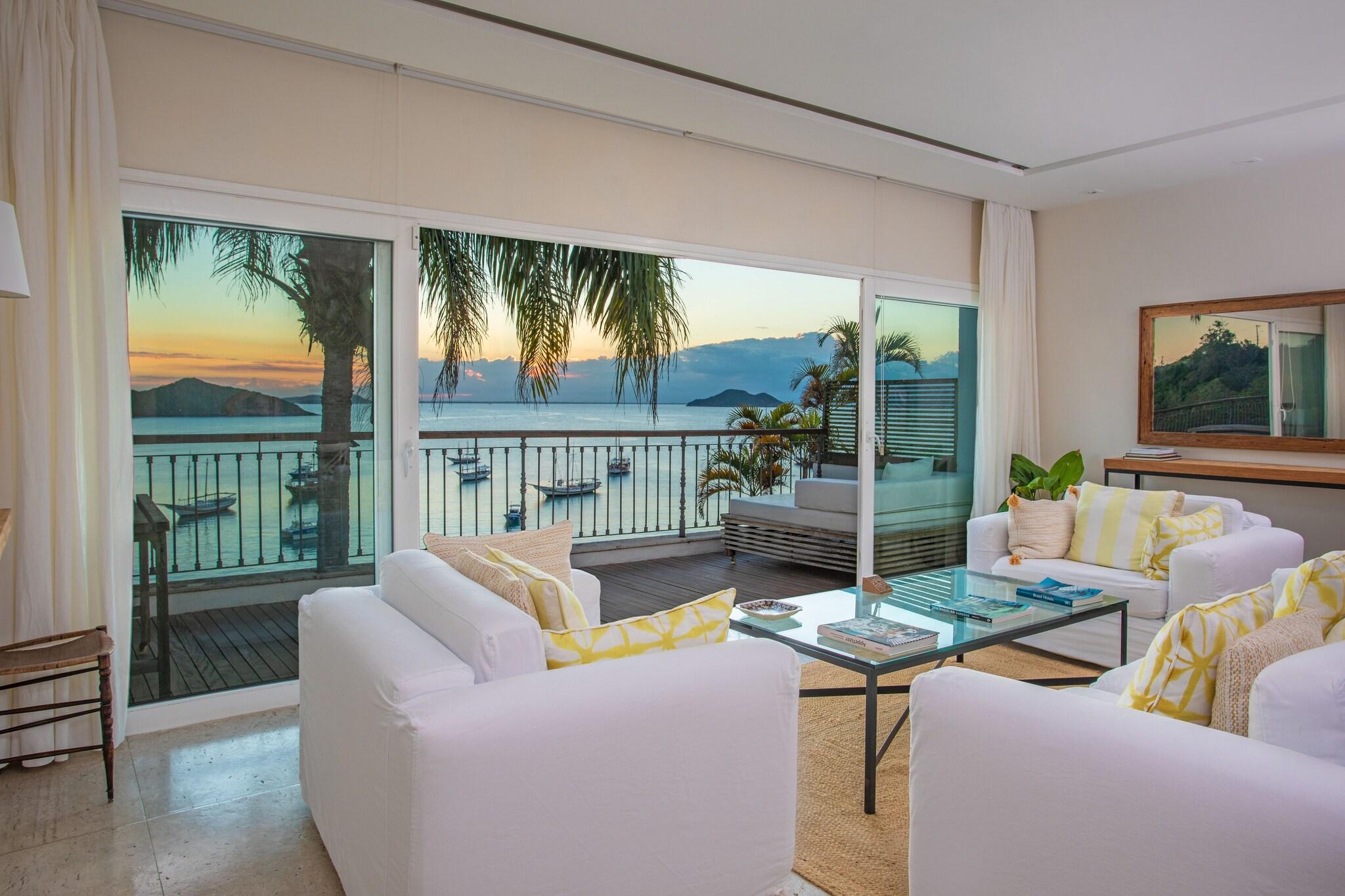 Double Ocean View Queen Bed