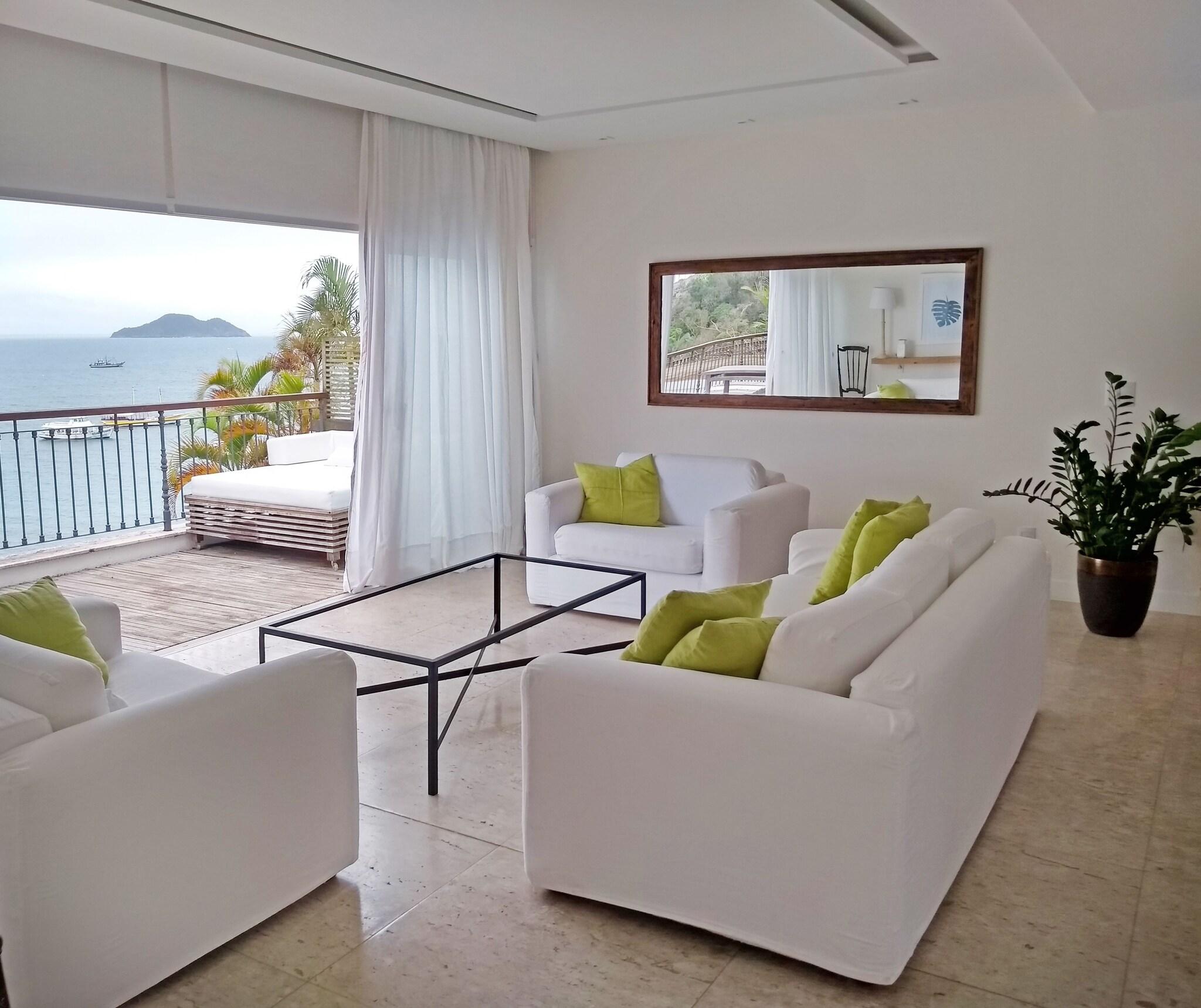 Double Ocean View Queen Bed