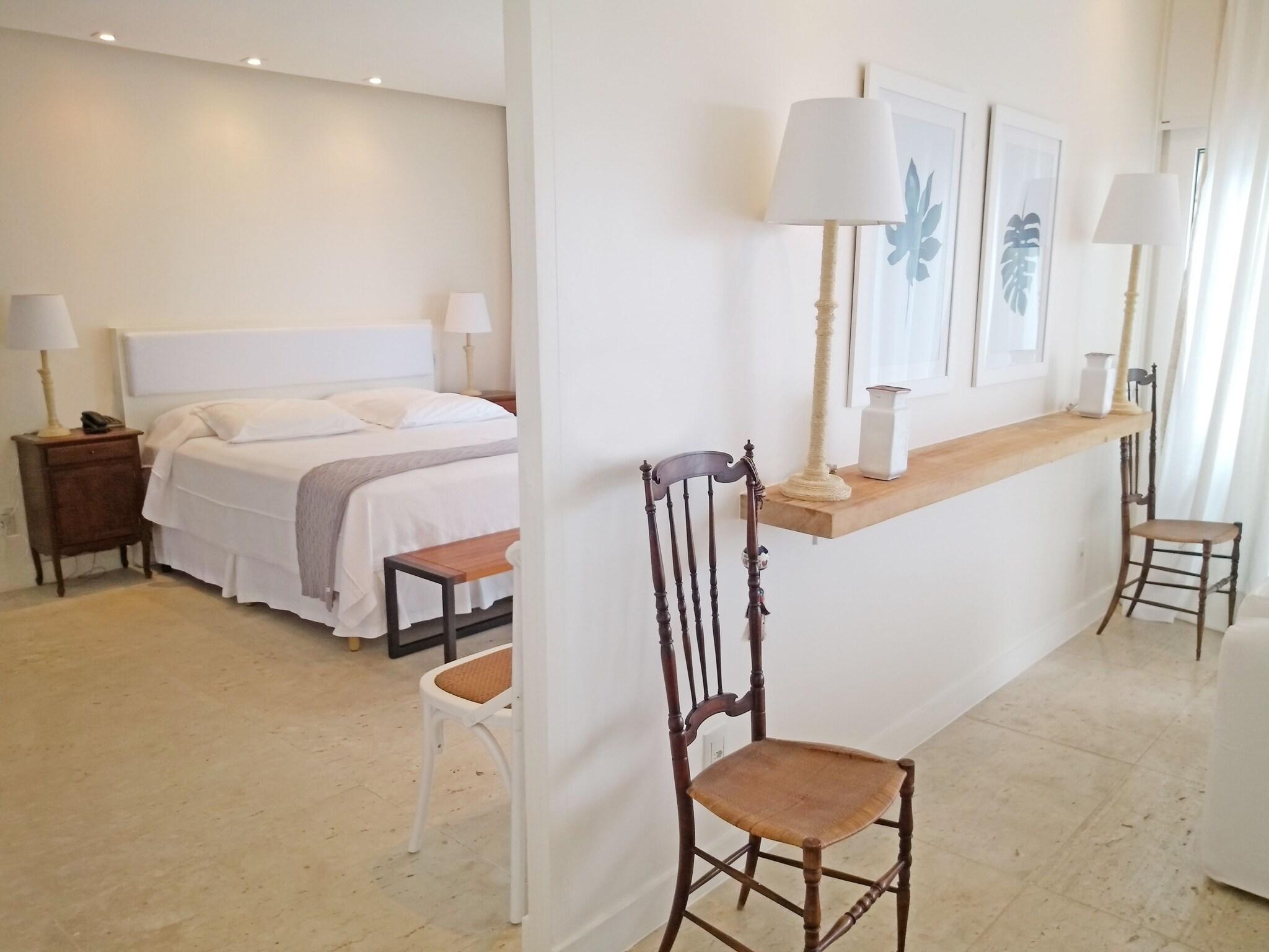 Double Ocean View Queen Bed