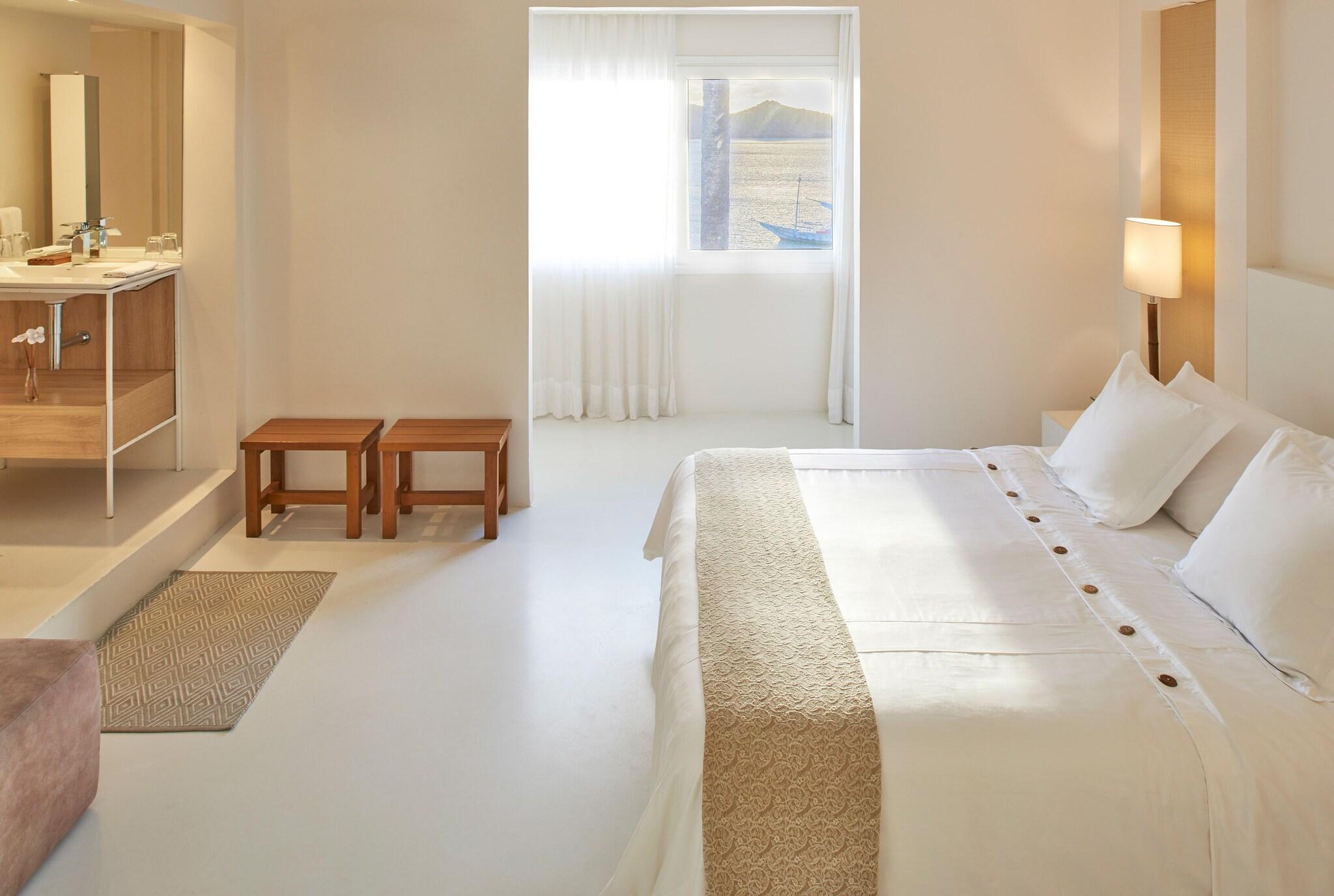 Junior Suite Ocean View Queen Bed