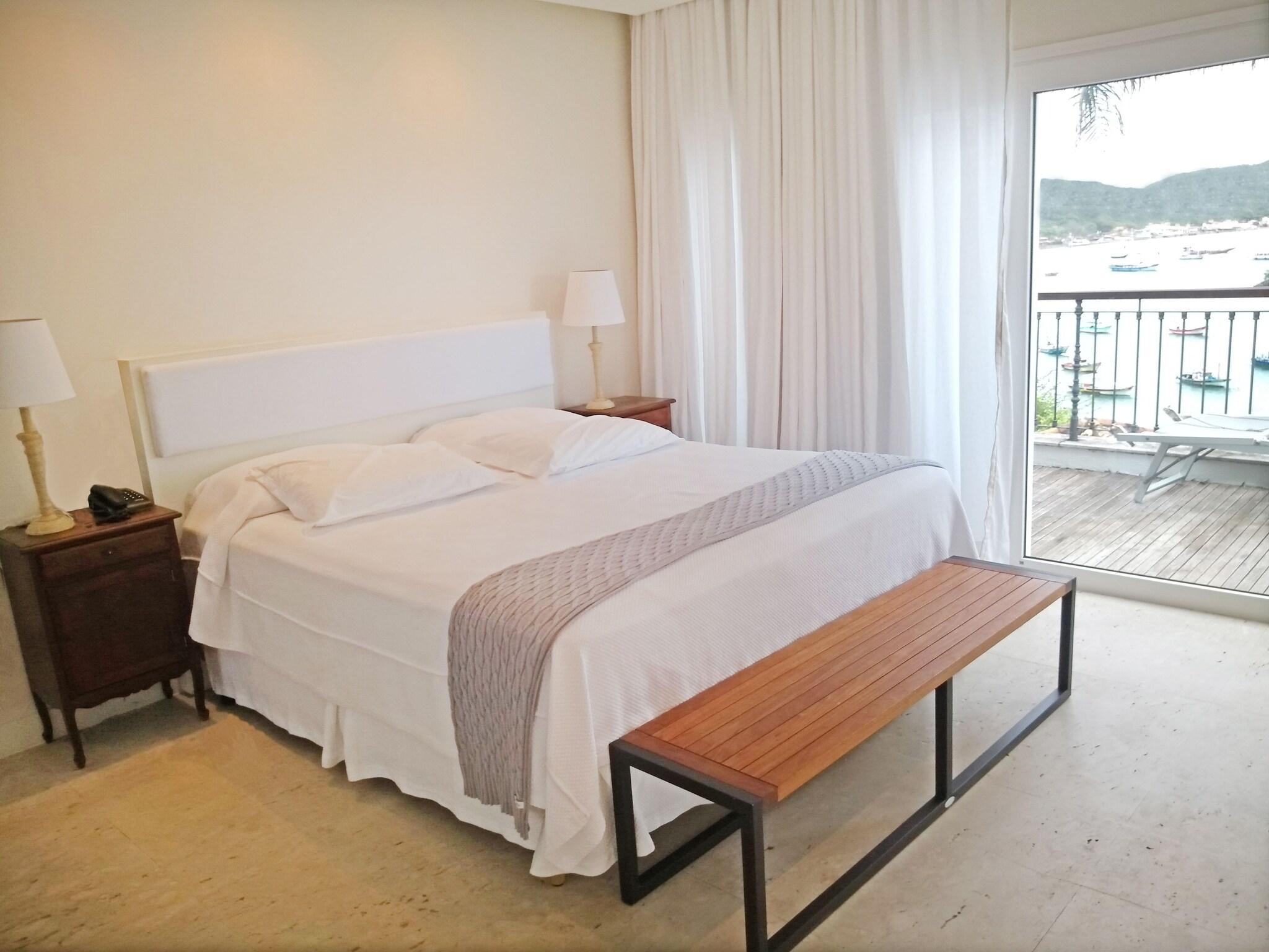 Double Ocean View Queen Bed