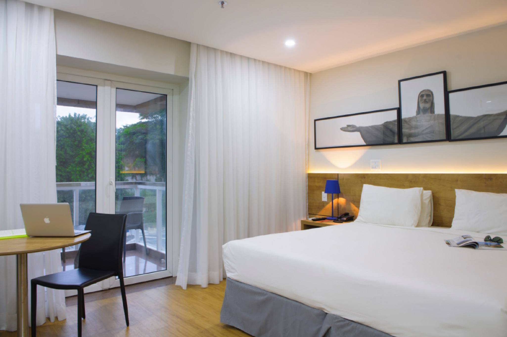 Single Deluxe with Balcony