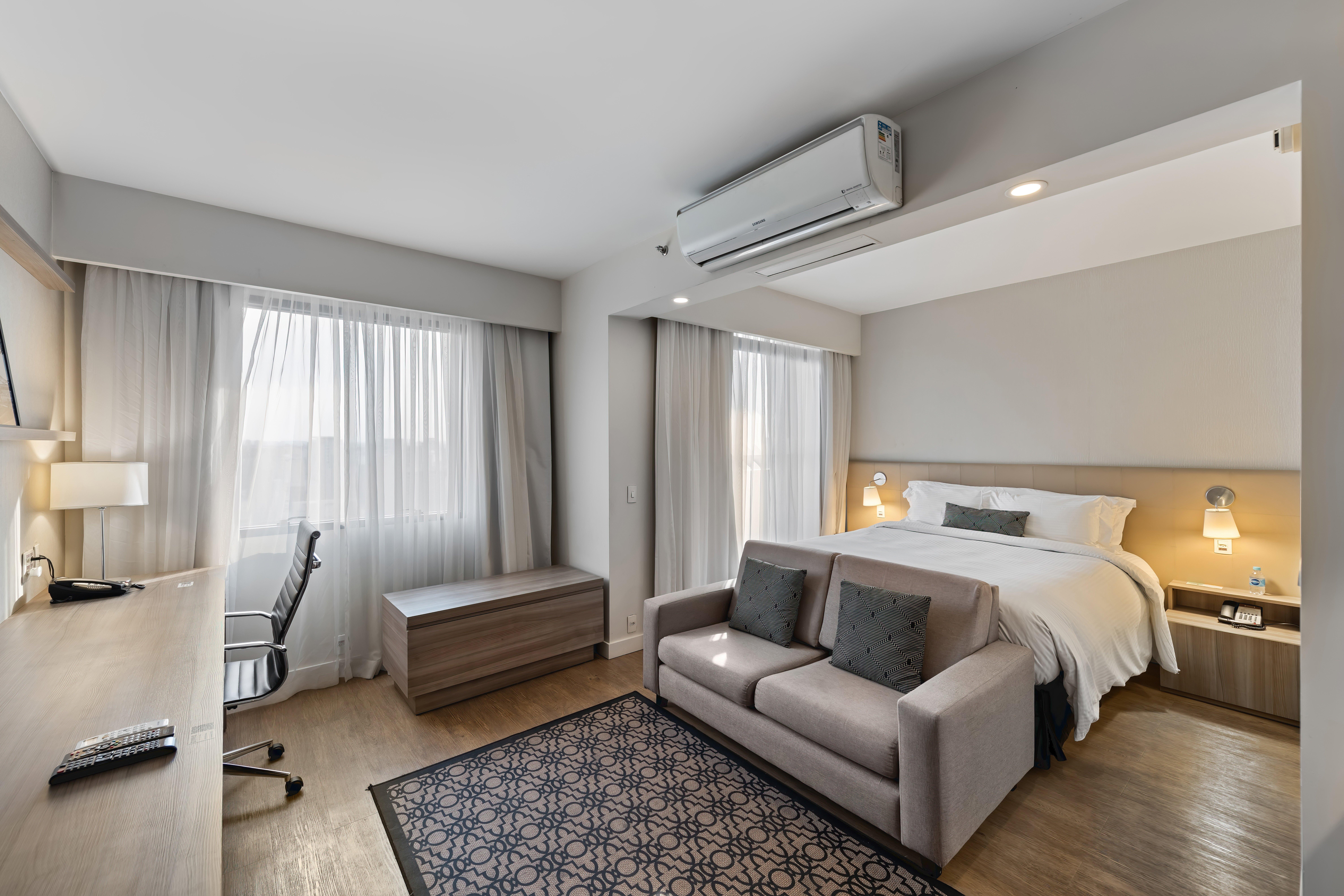 Studio City View Queen Bed