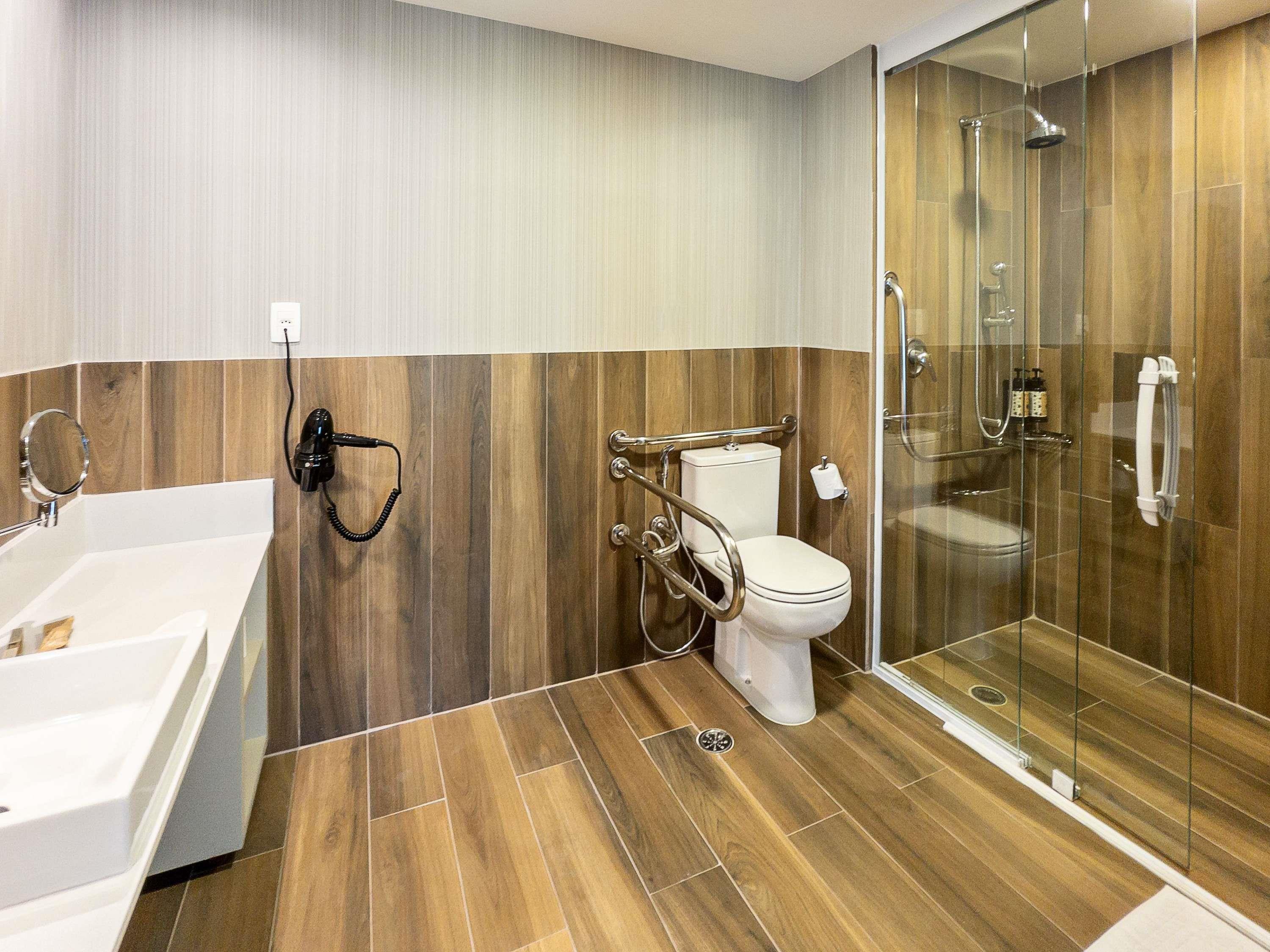 Double Accessible Superior