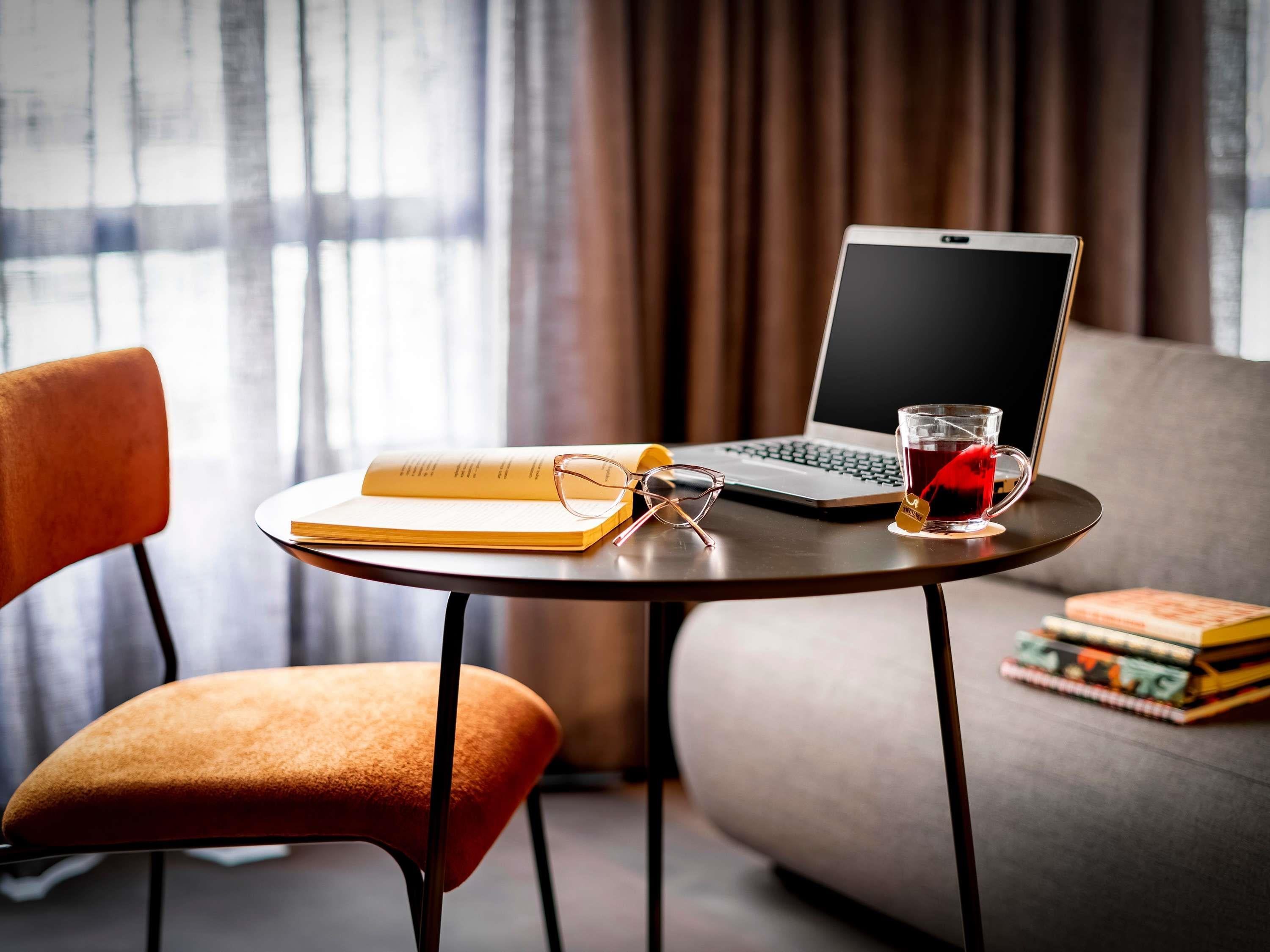 Double Executive Queen Bed