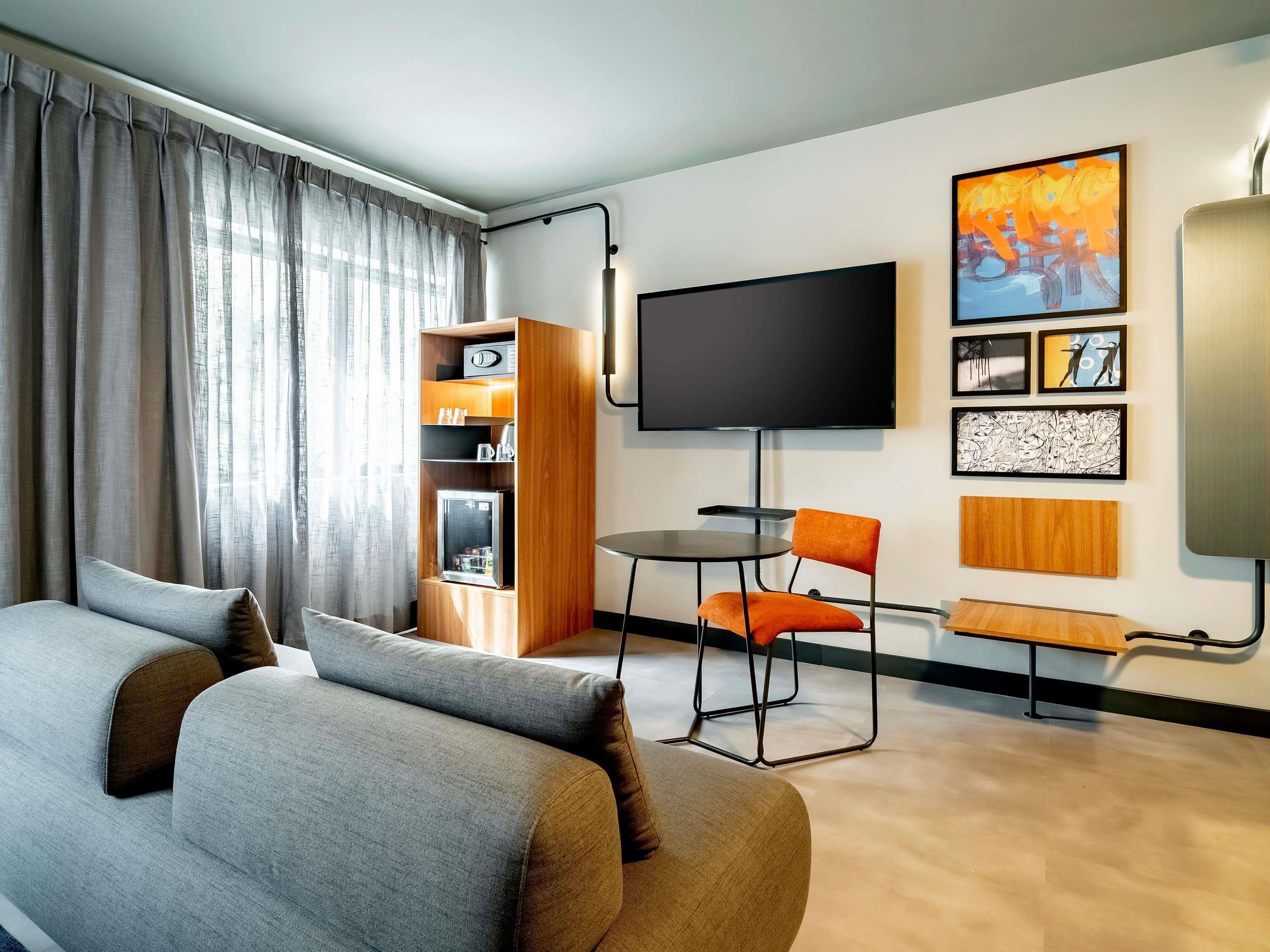 Double Executive Queen Bed