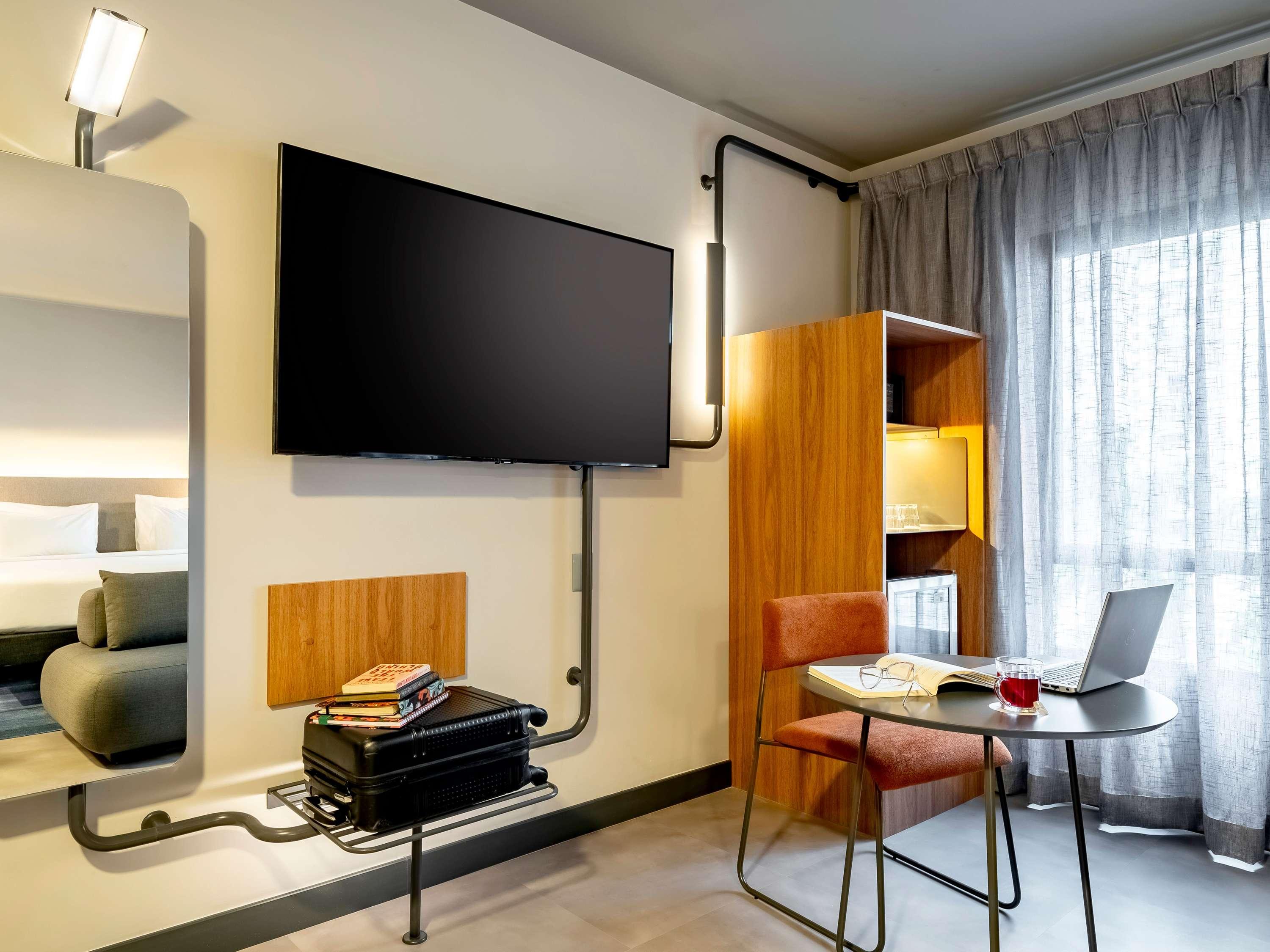 Double Executive Queen Bed