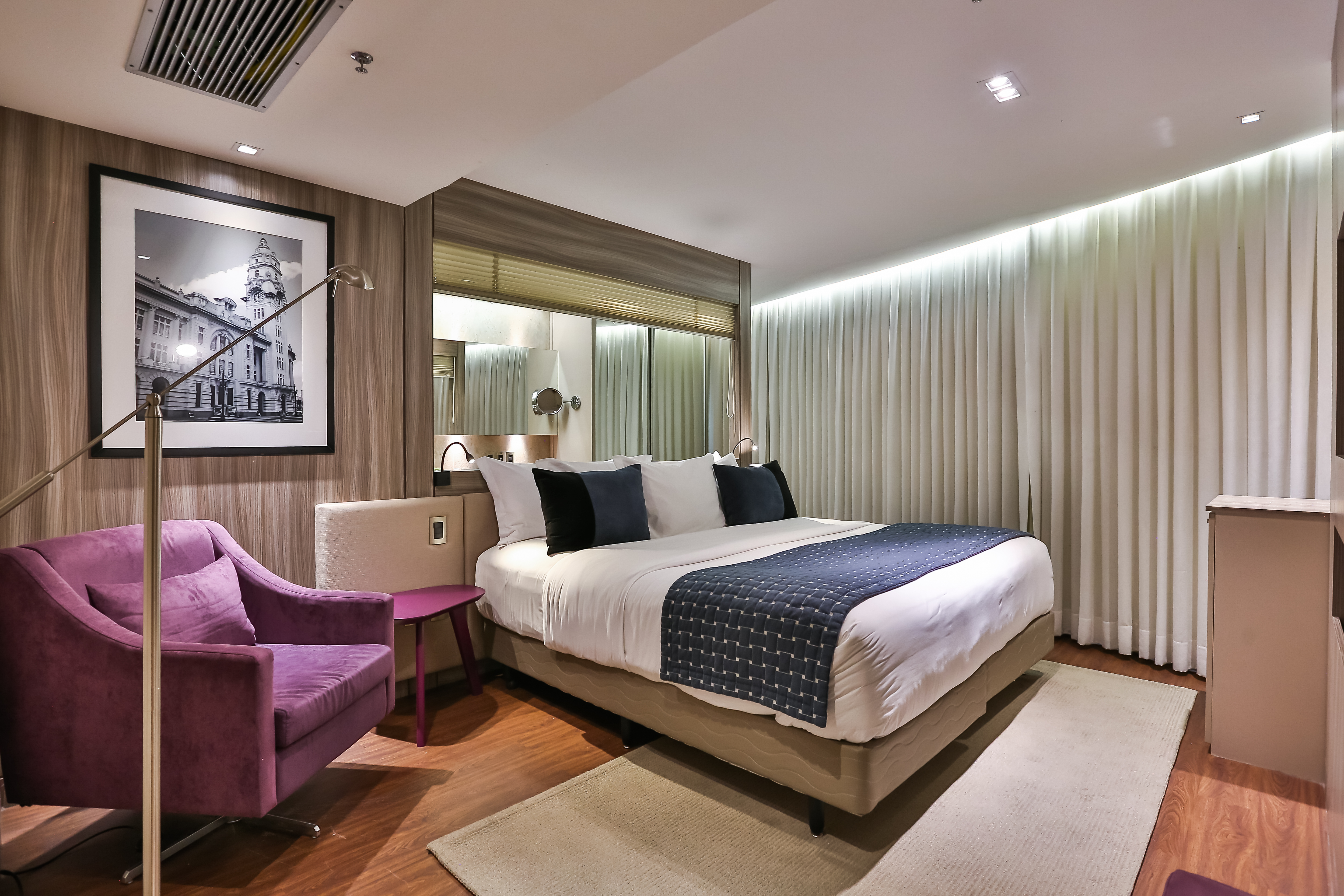 Double Business King Bed