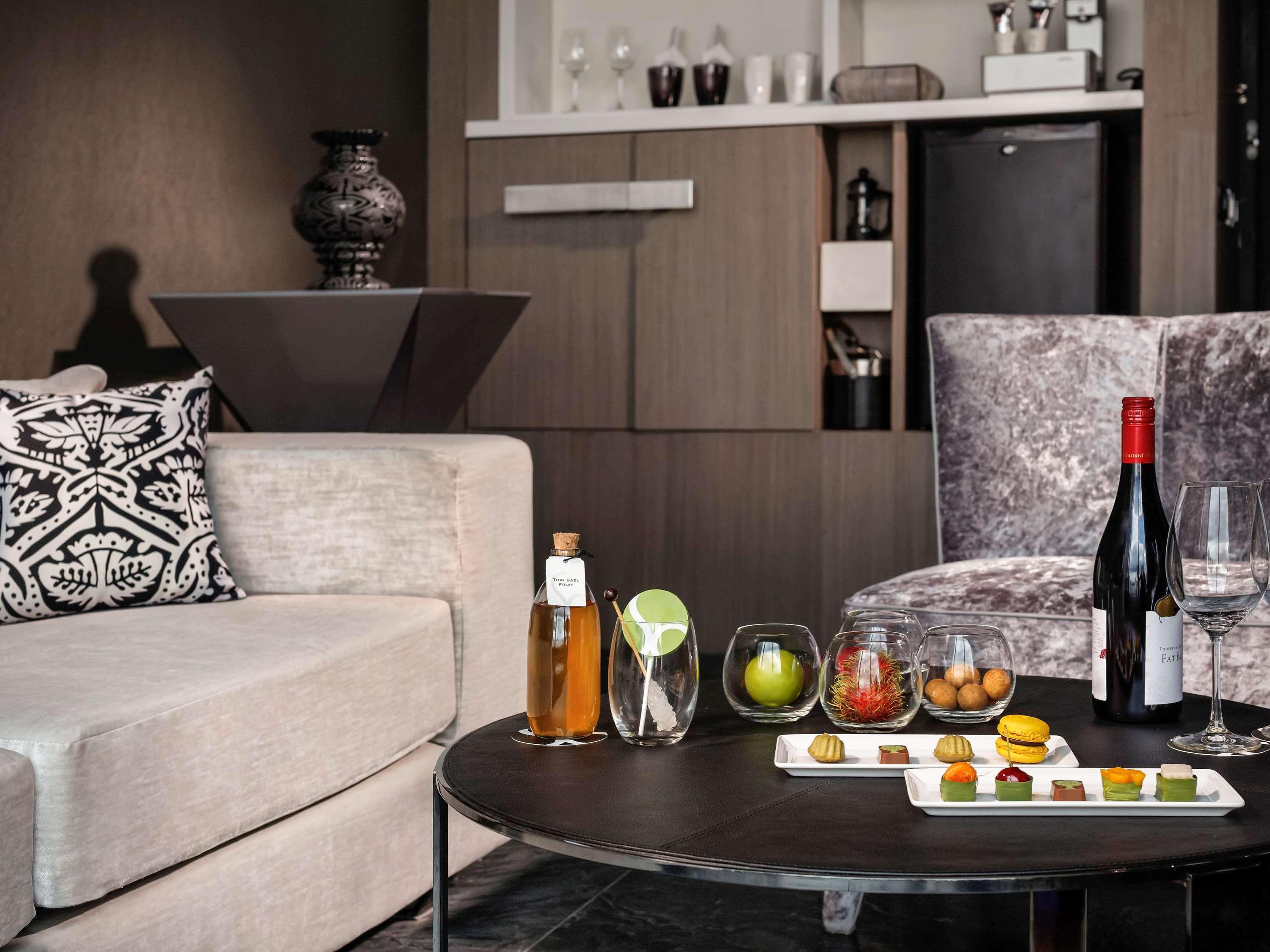 Double Club King Bed