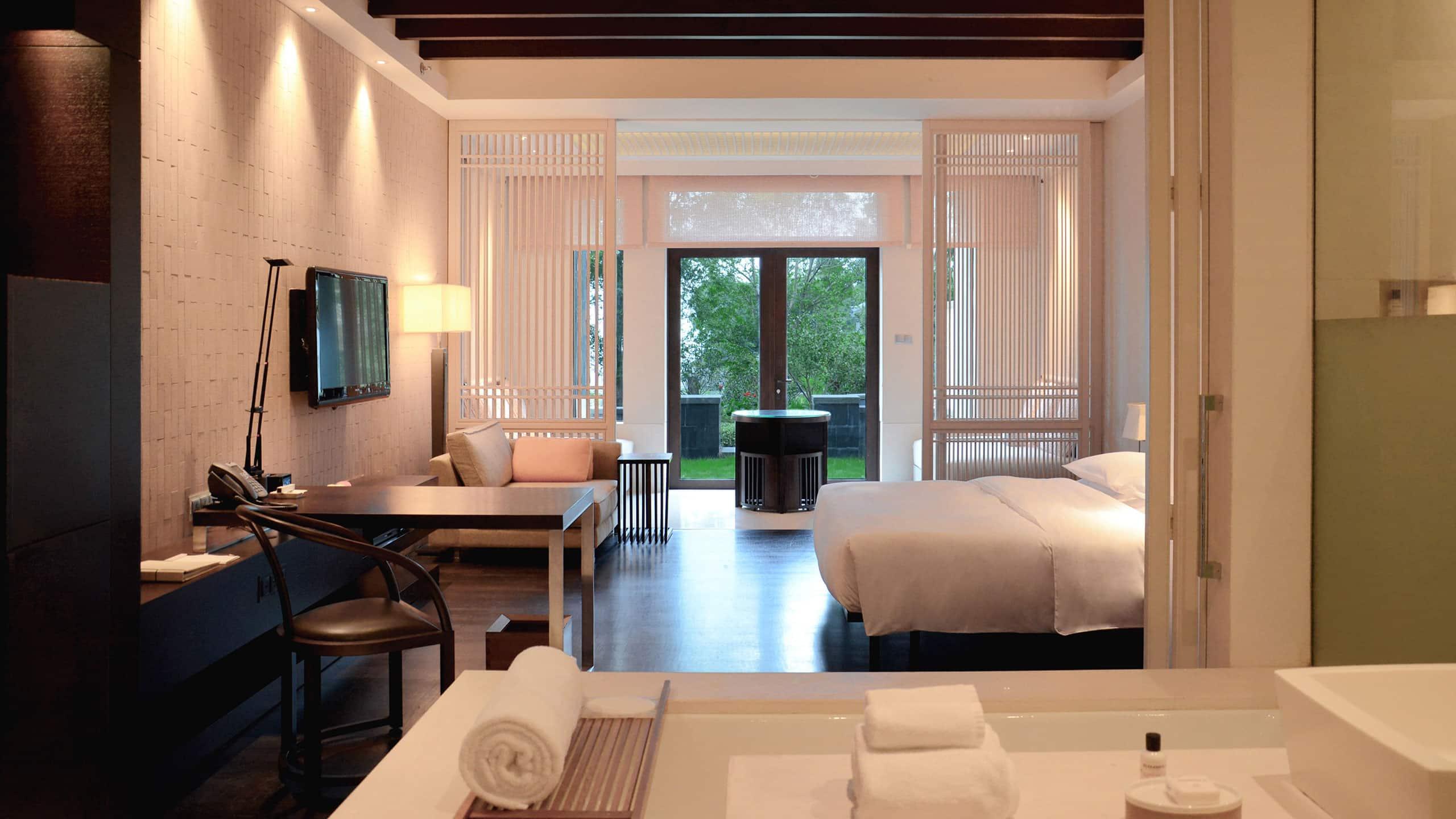 Double Deluxe King Bed