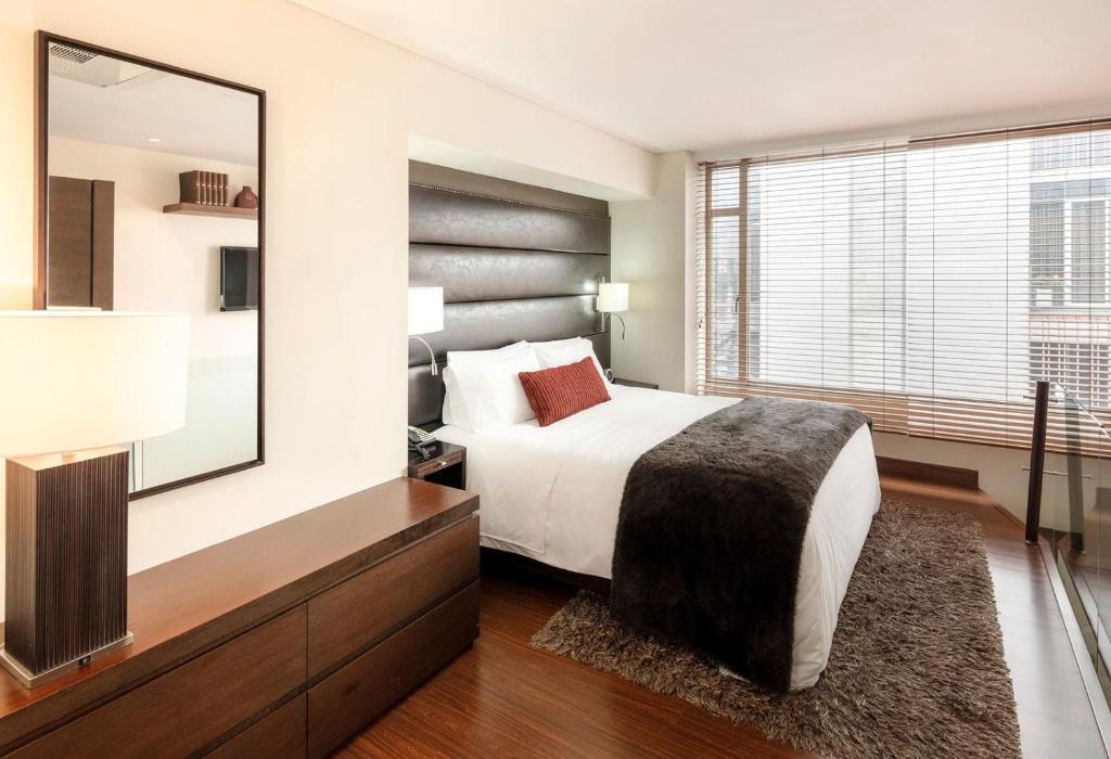 Double Deluxe One Bed