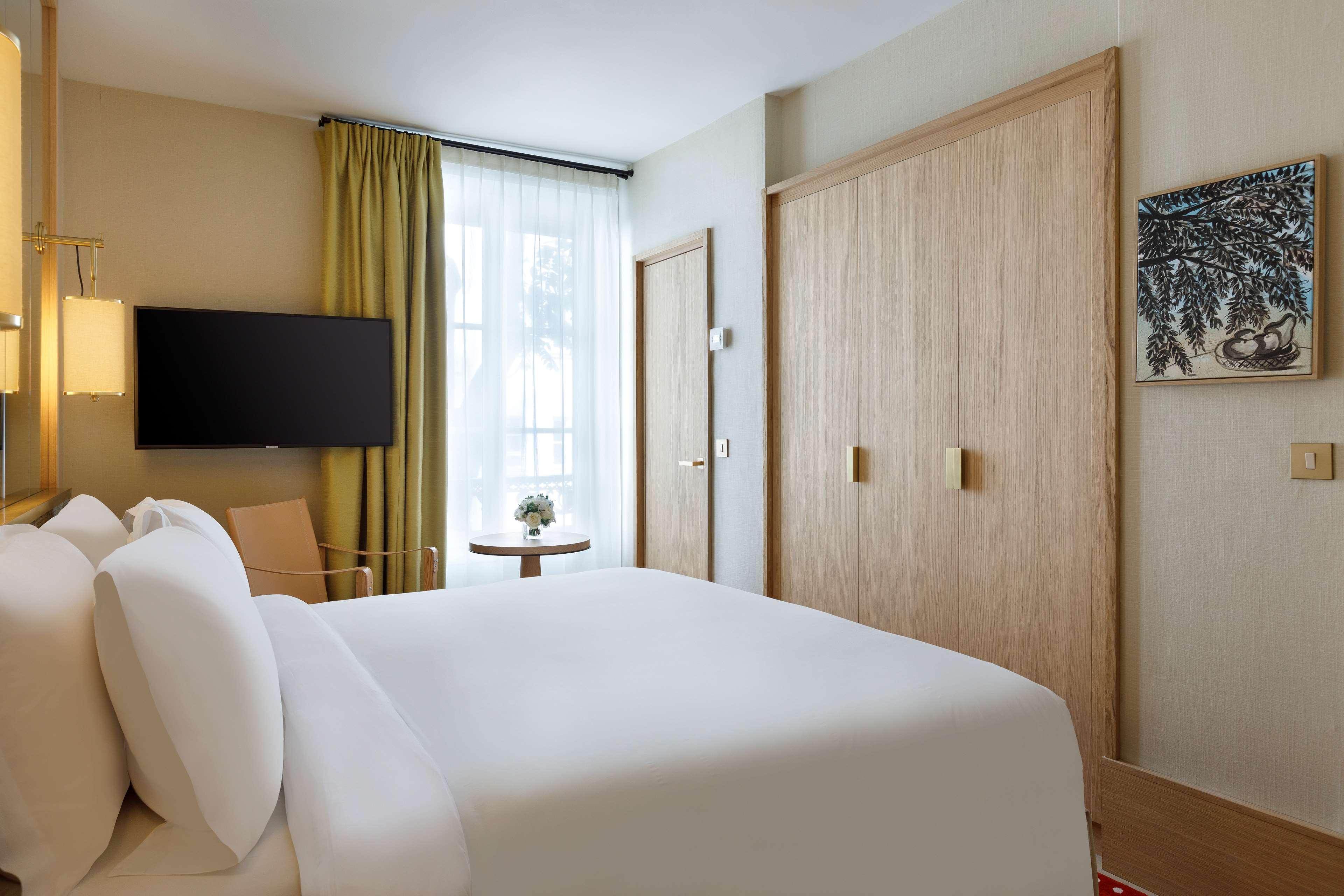 Double Deluxe King Bed