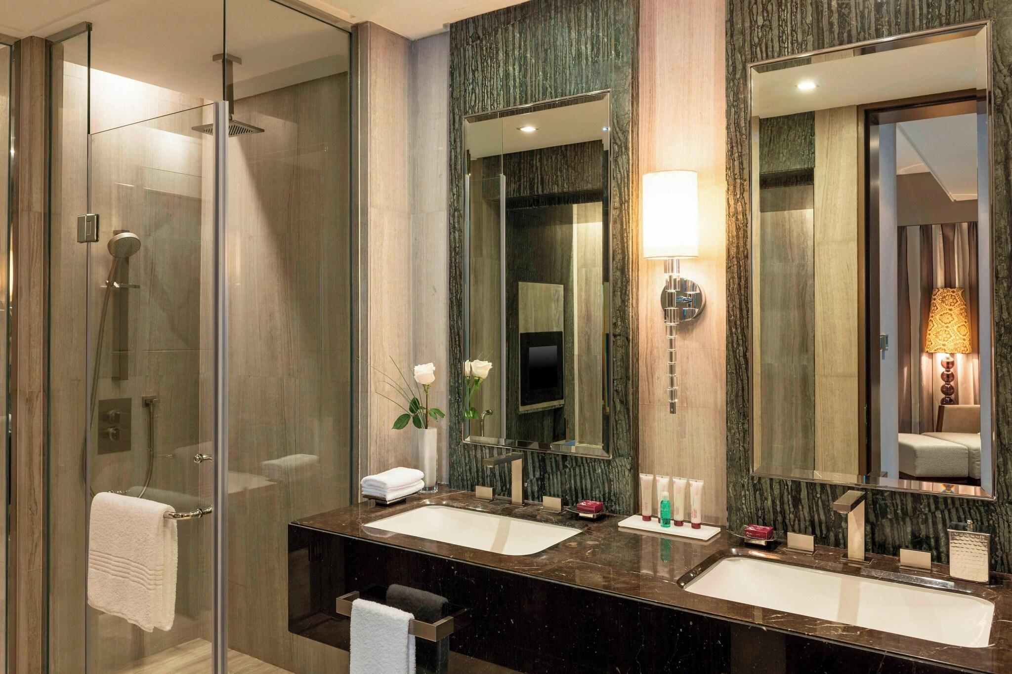 Junior Suite King Bed One Bedroom 